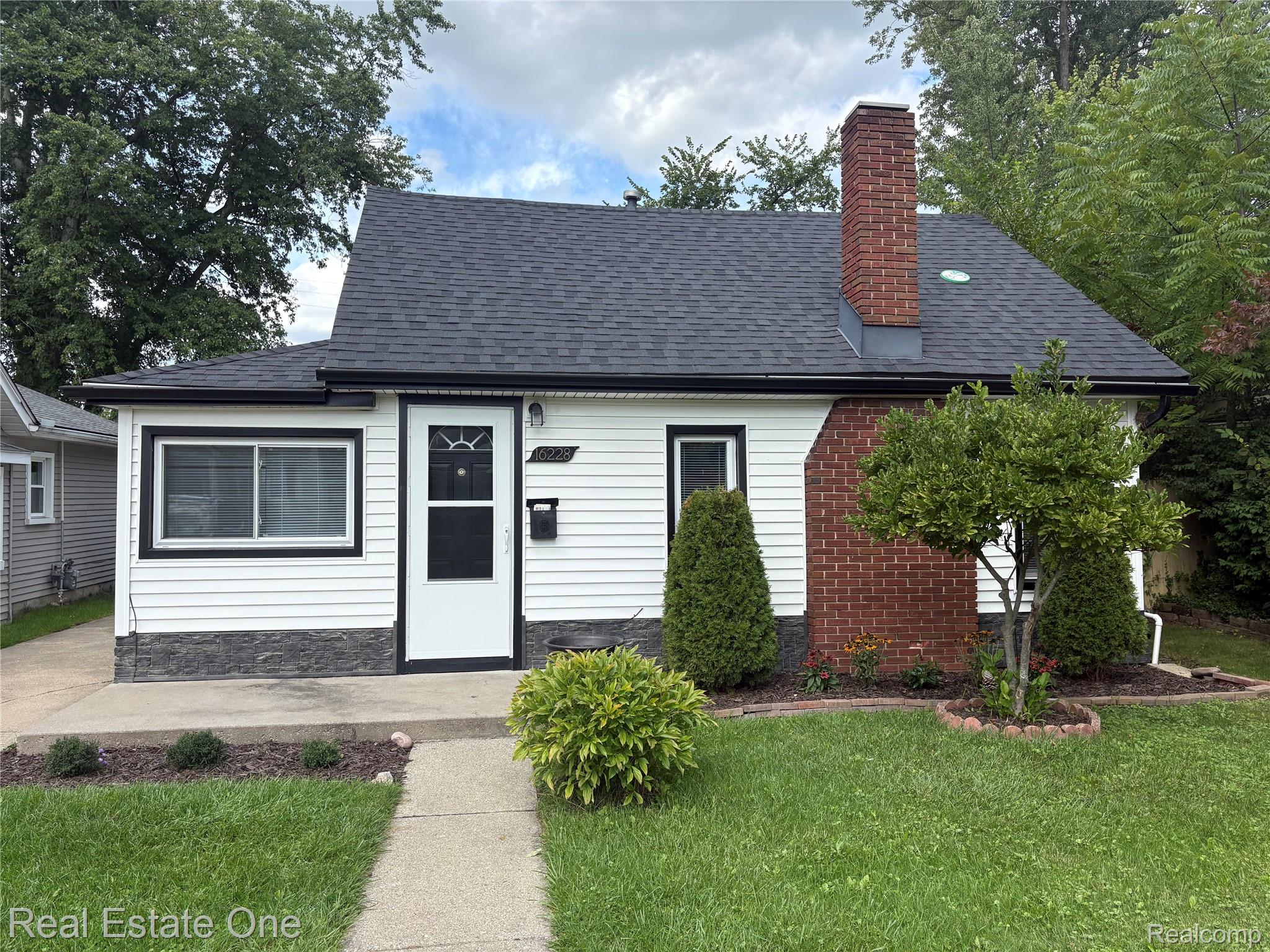 16228 Kirkshire Avenue — photo
