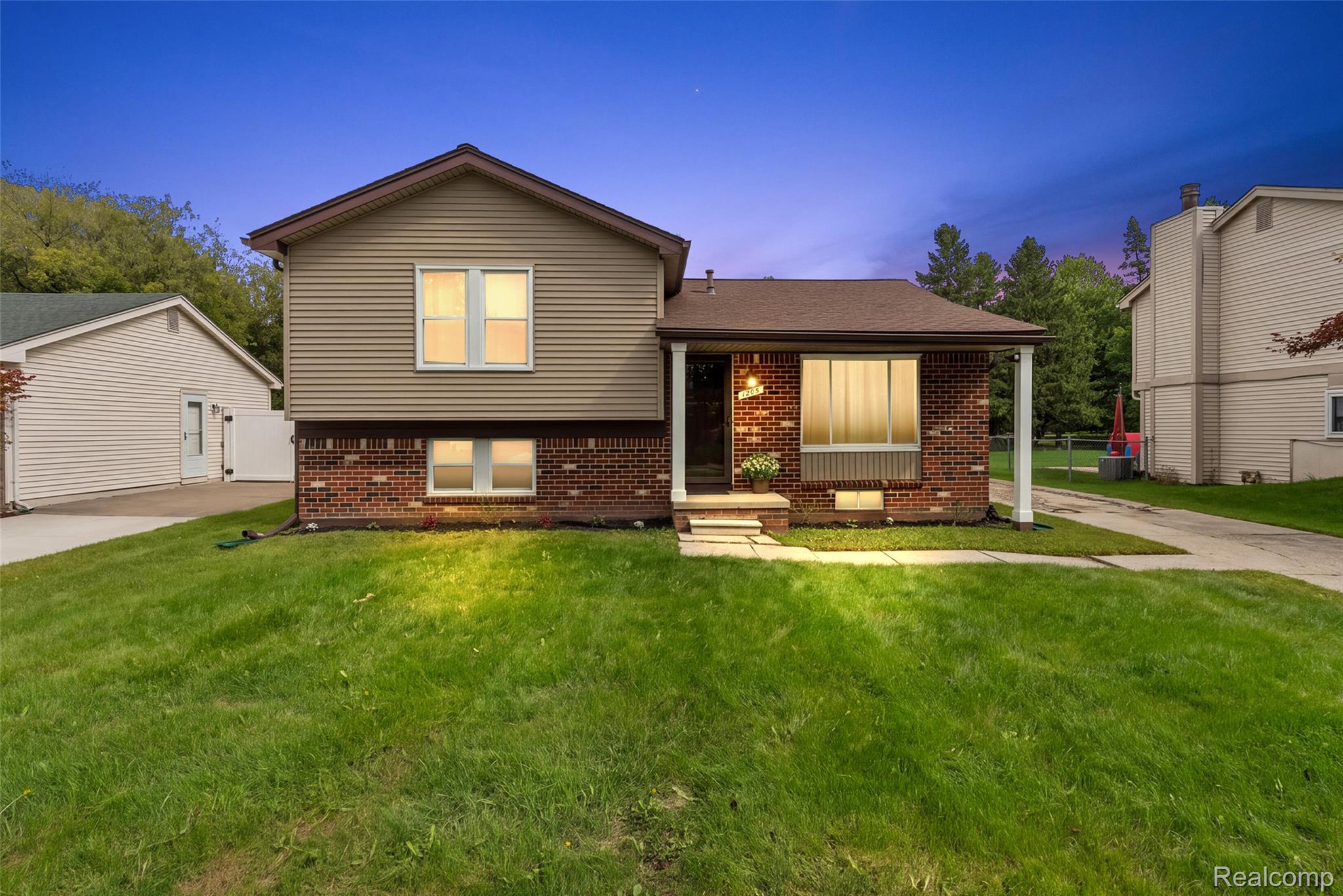 1205 Hampshire Drive — photo