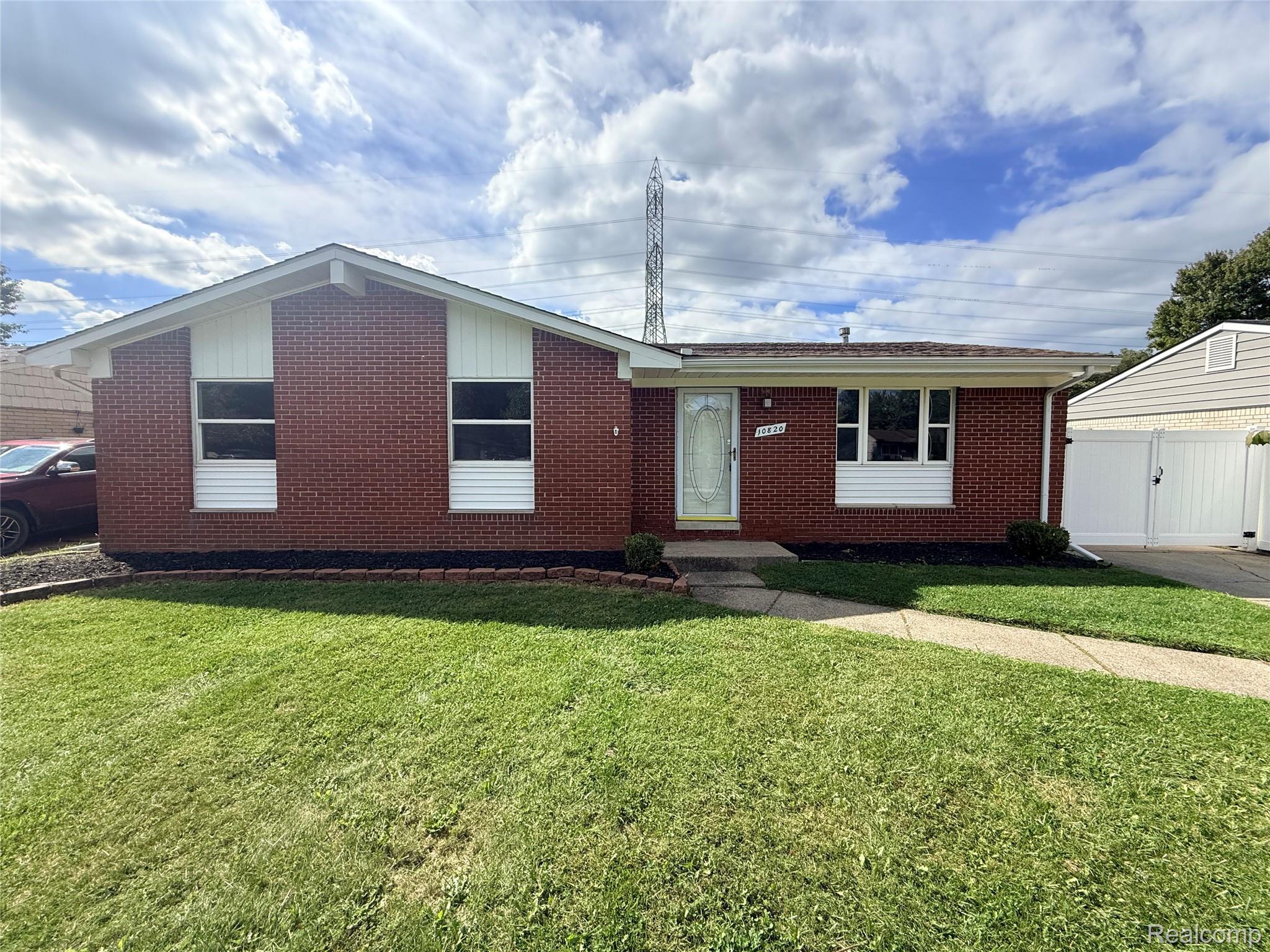 10820 Jackson Street — photo