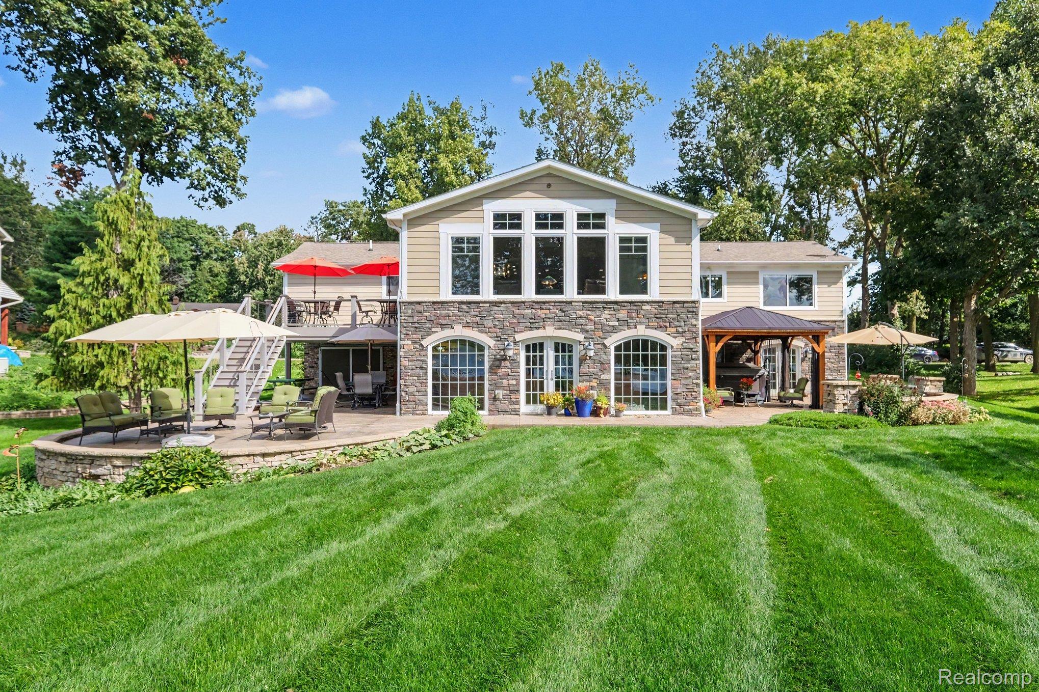7346 Driftwood Drive — photo