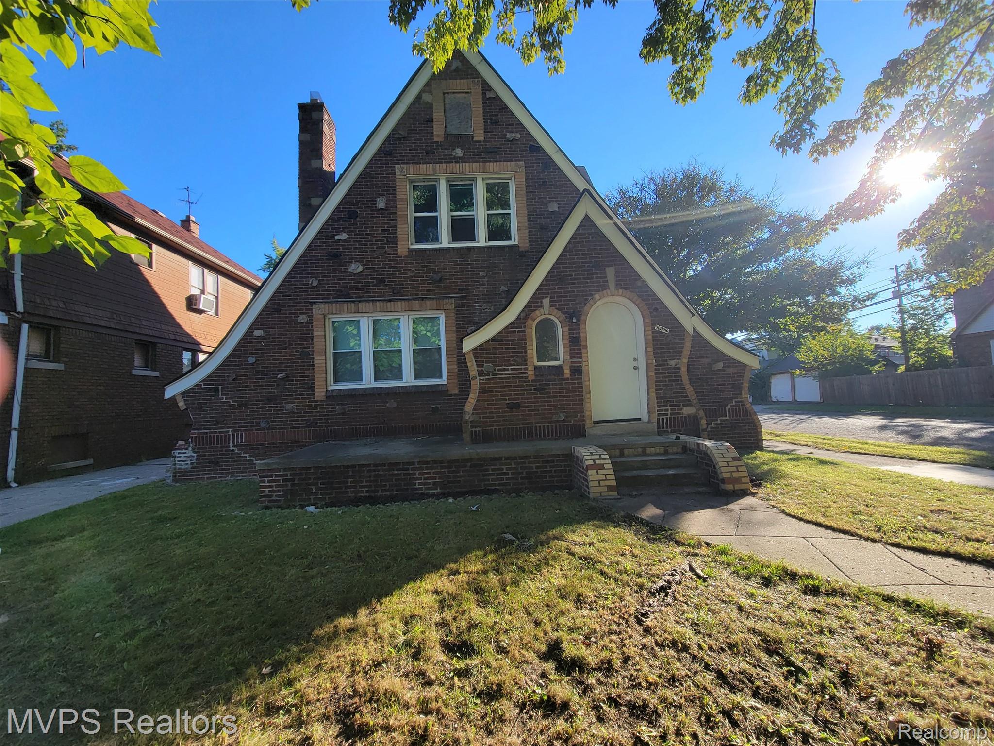 5200 Haverhill Street — photo