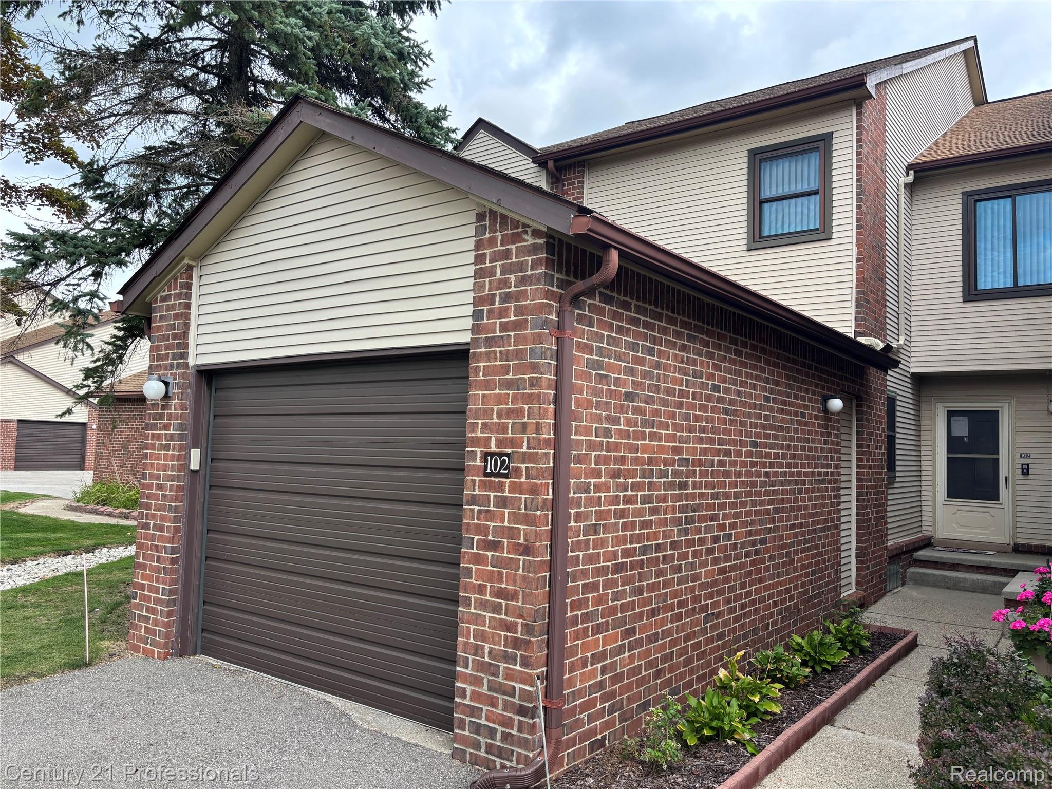 6680 Ridgefield Circle Unit 102 — photo