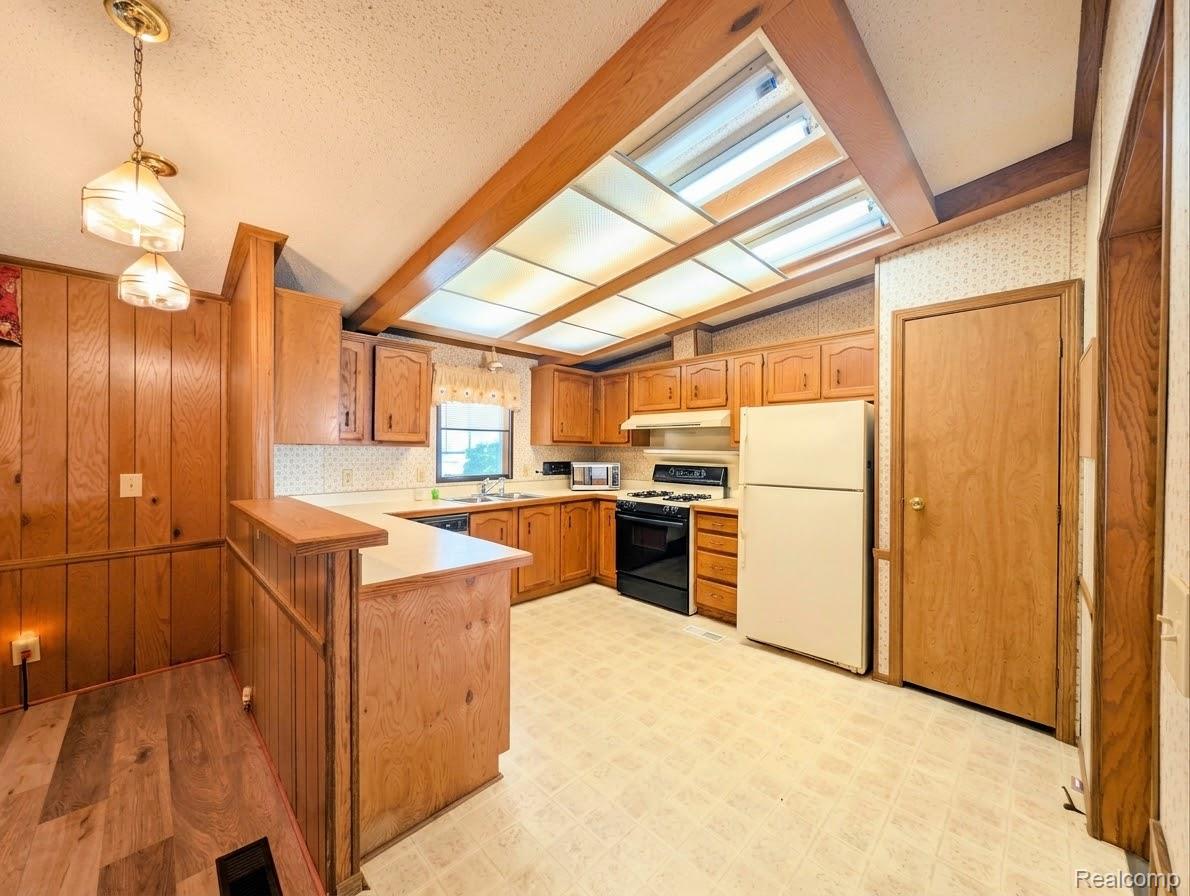 607 Park View — photo