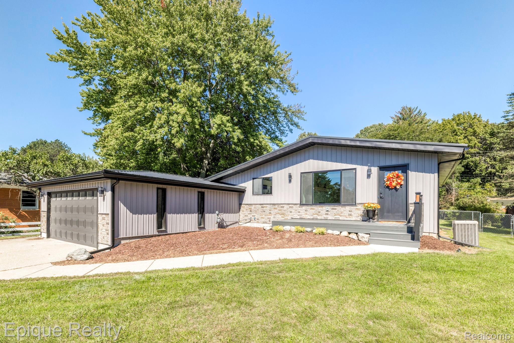4404 N North River Road — photo