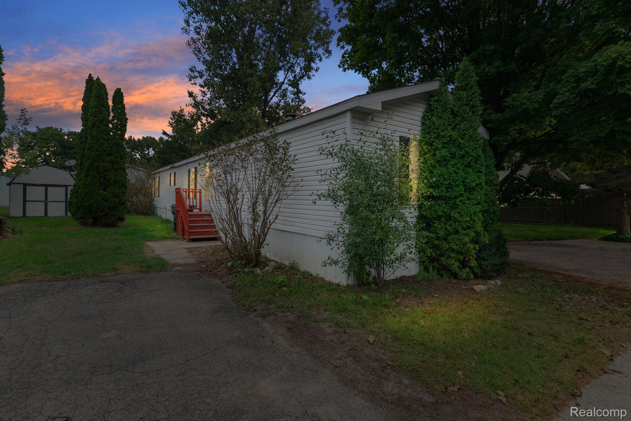 351 North Squirrel 261 — photo