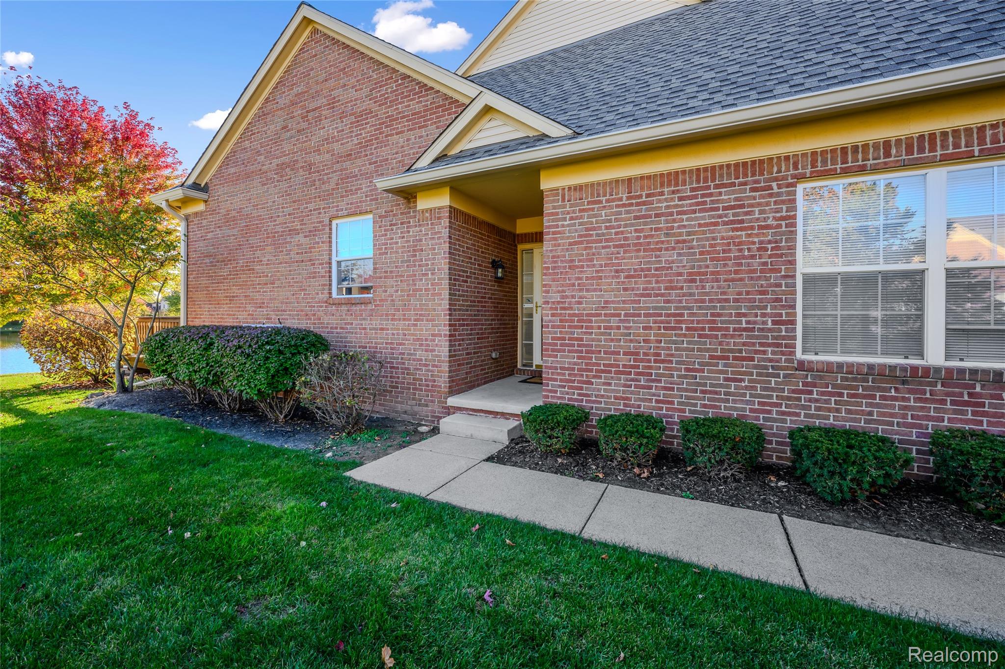 48523 Oak Bridge Drive — photo