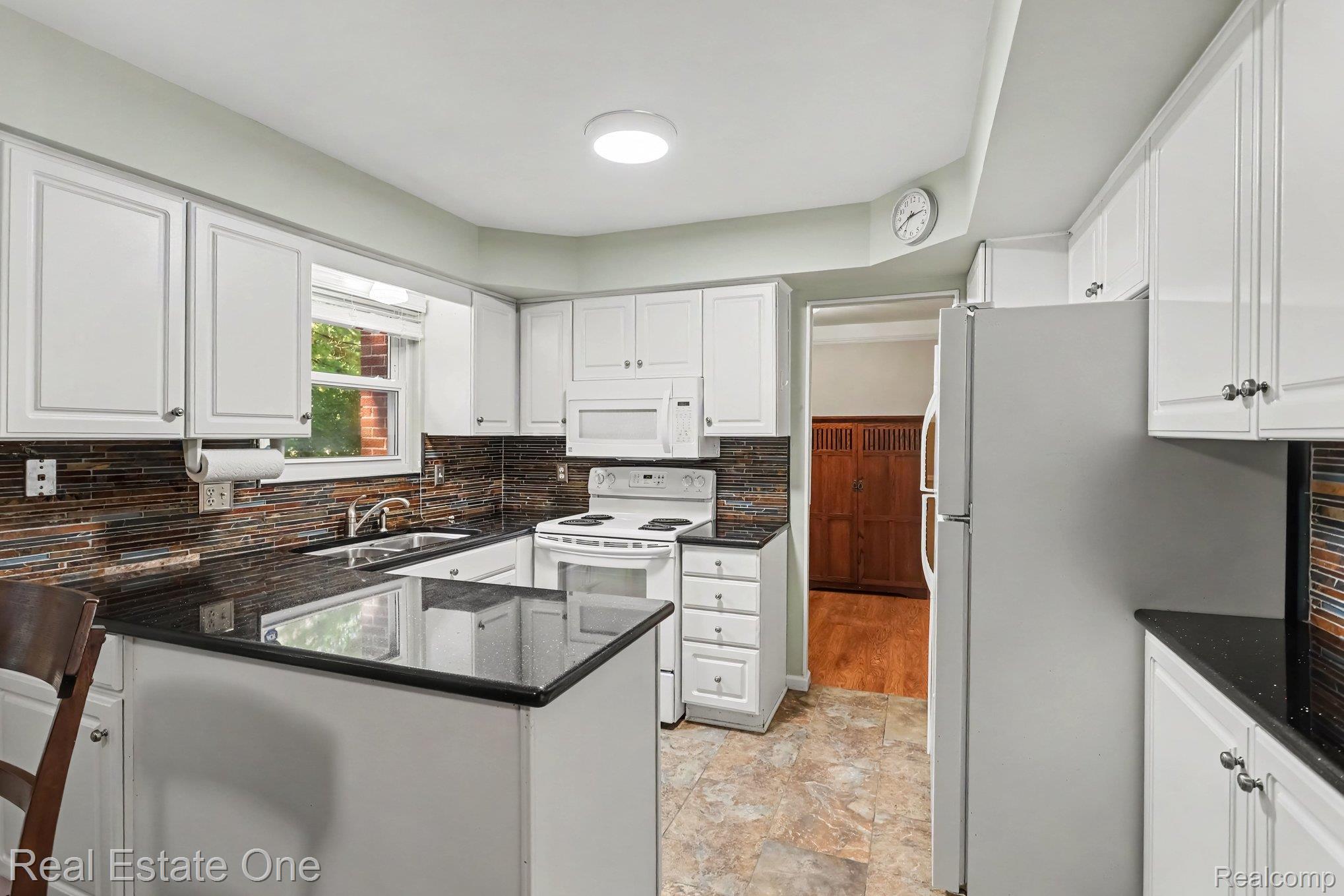 5427 English Drive — photo