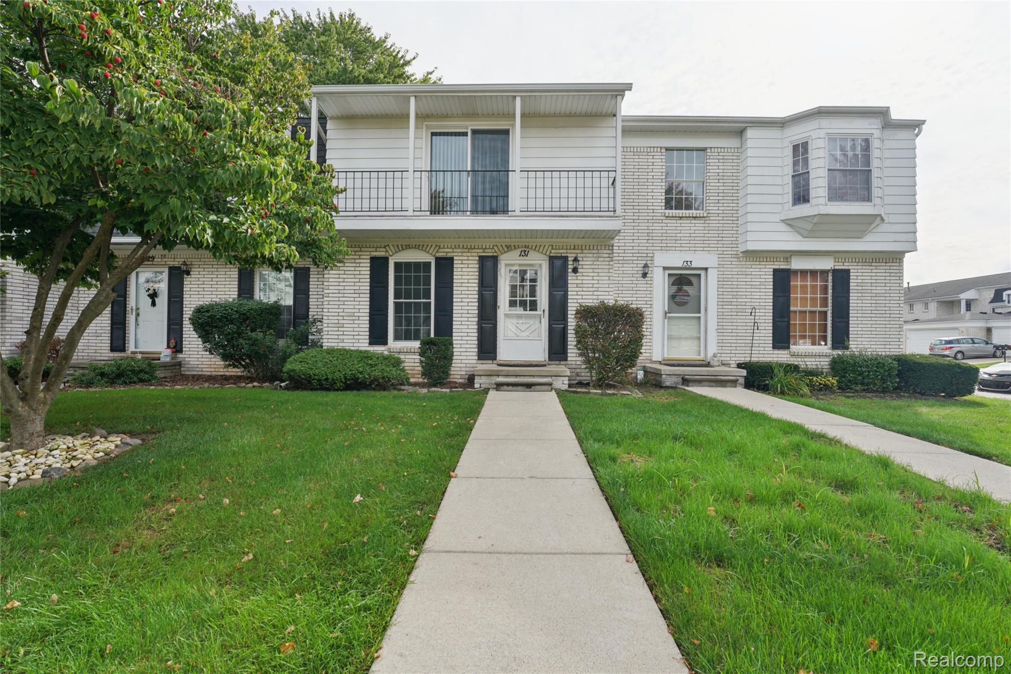 131 Manor Way 1 — photo