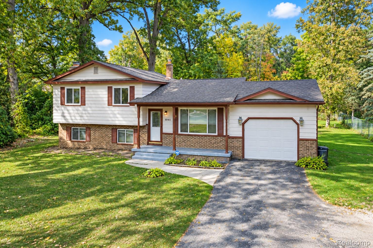 1041 Davenport Drive — photo