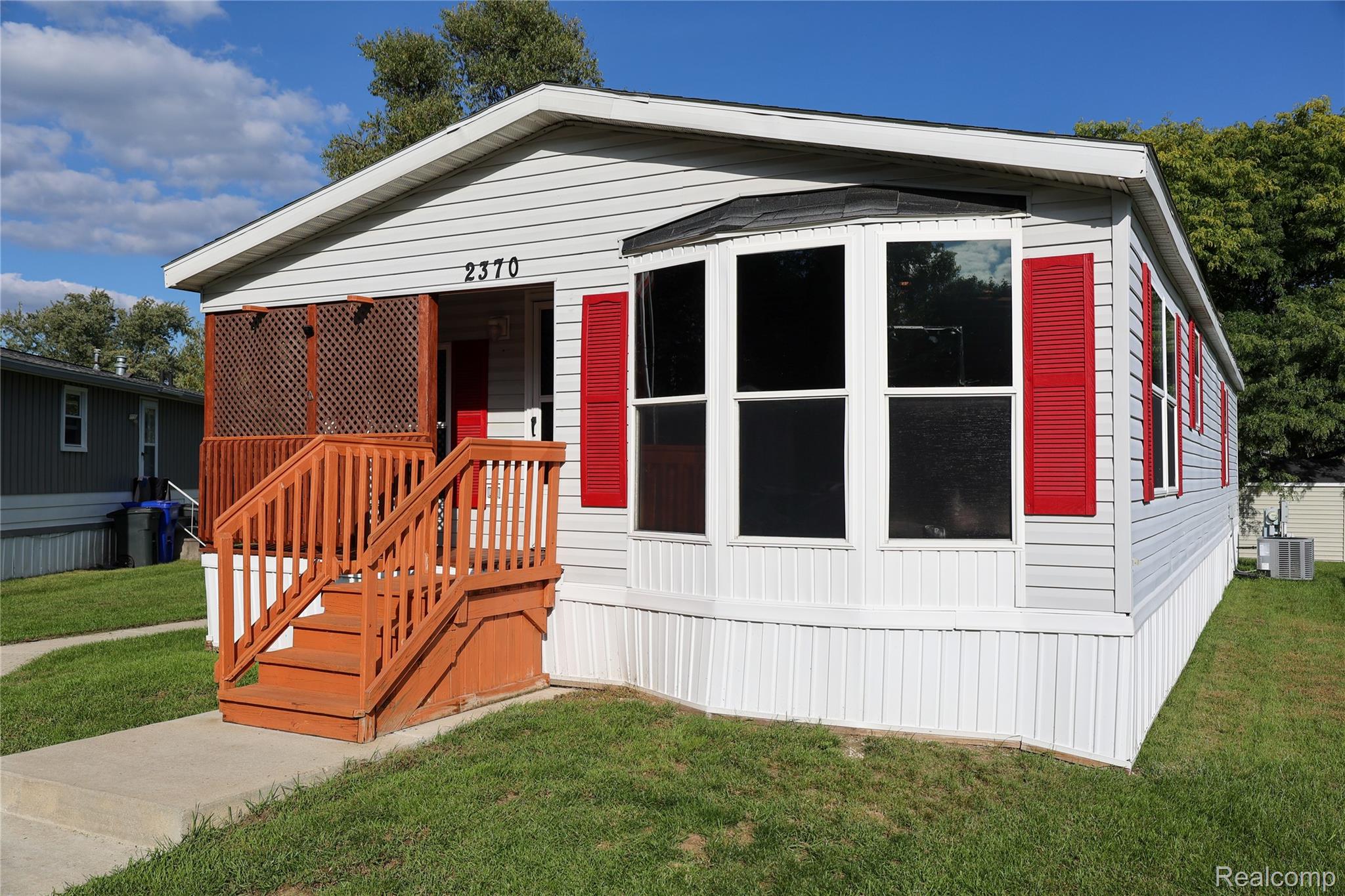 2370 N Dundee Court — photo