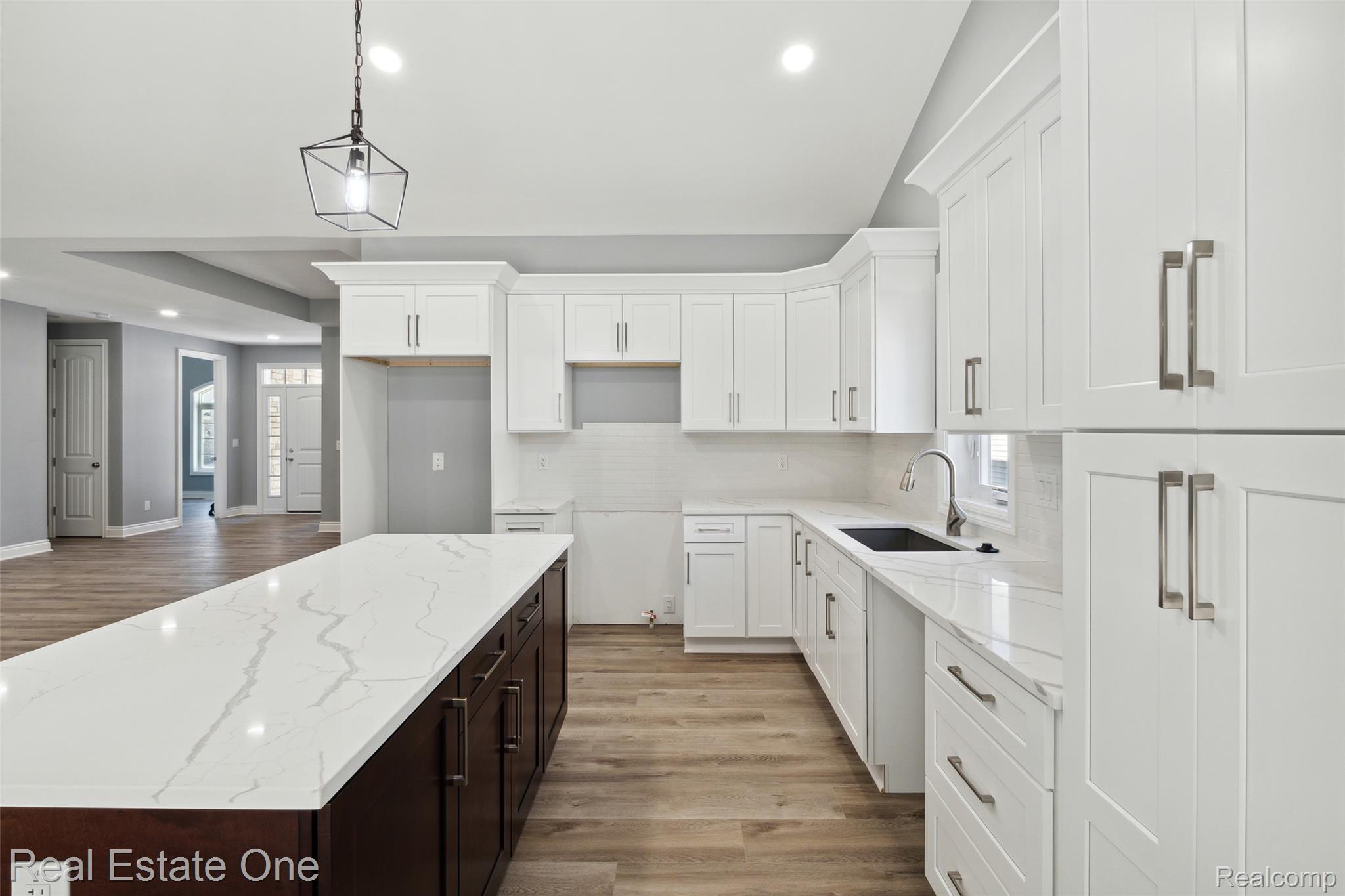 12280 Worthington — photo