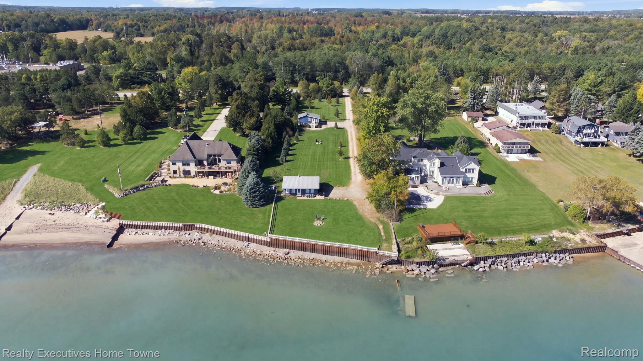 8849 Lakeshore Road — photo