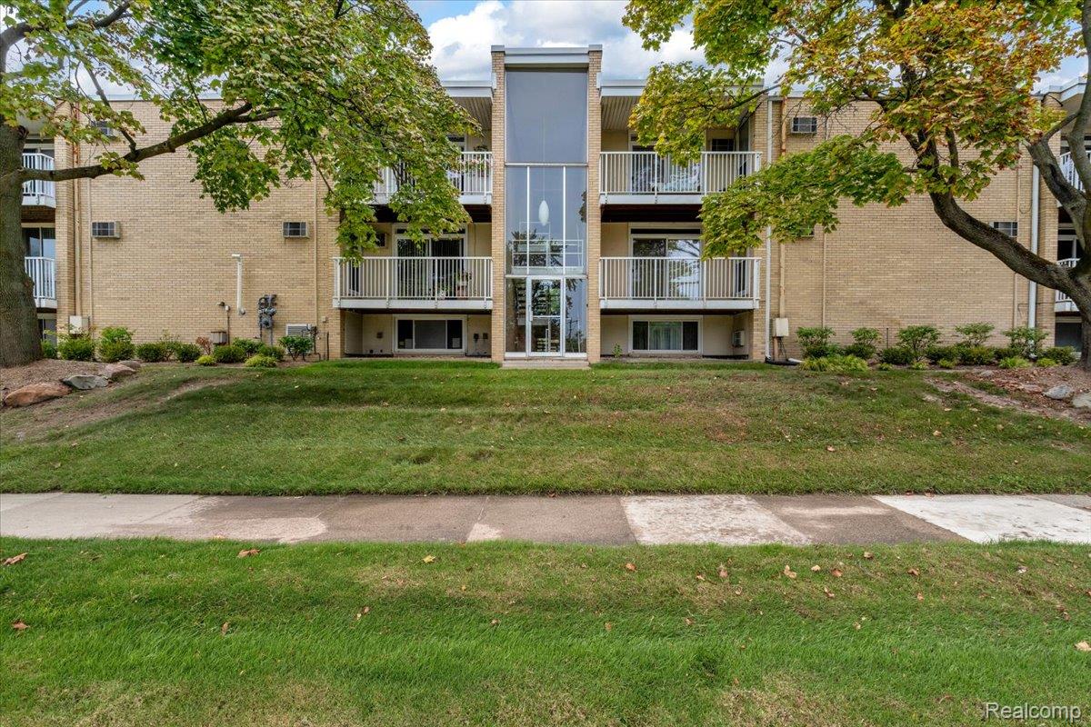 4909 N Crooks Road D-1 — photo