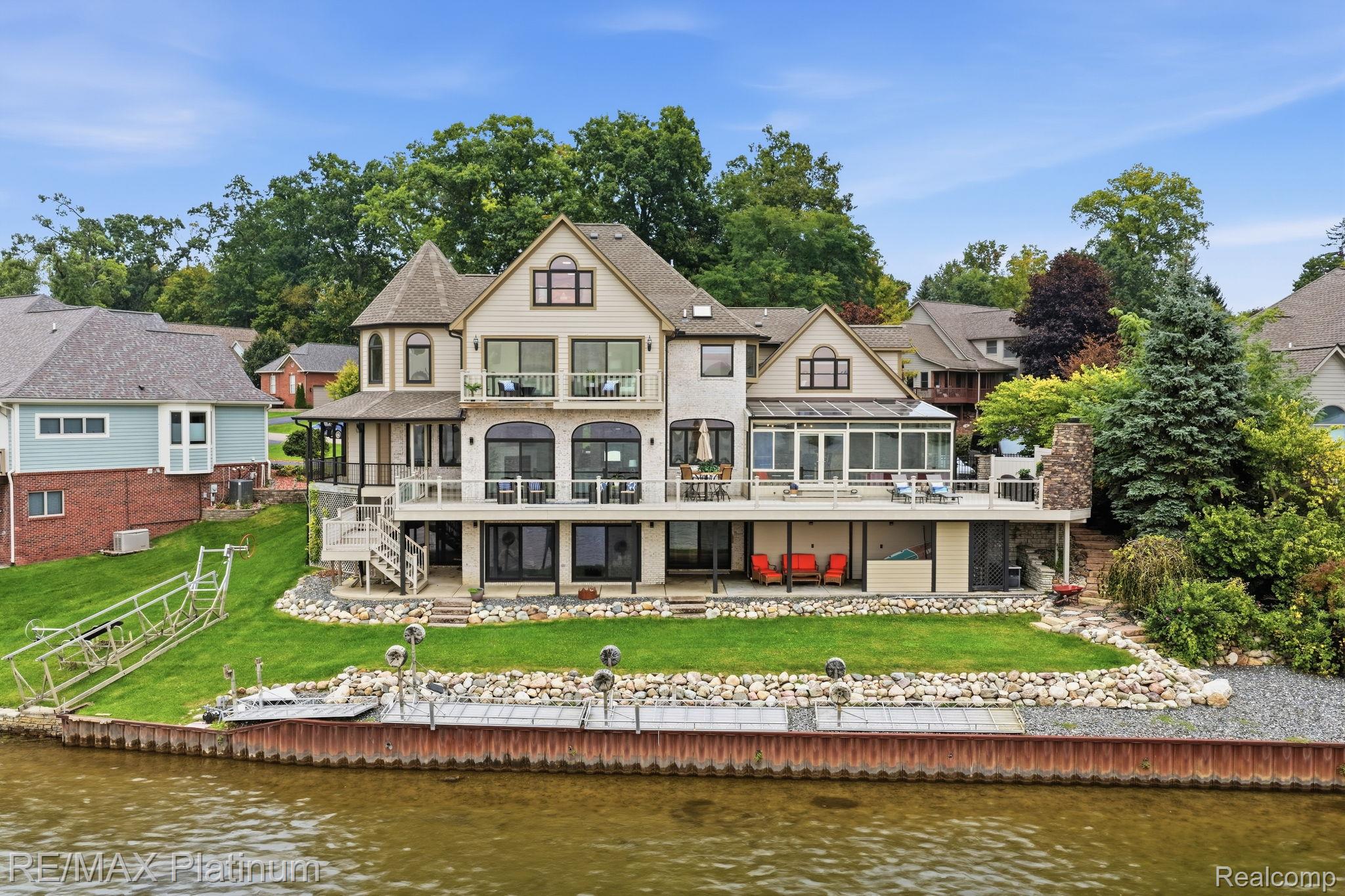 997 Thompson Shore Drive — photo