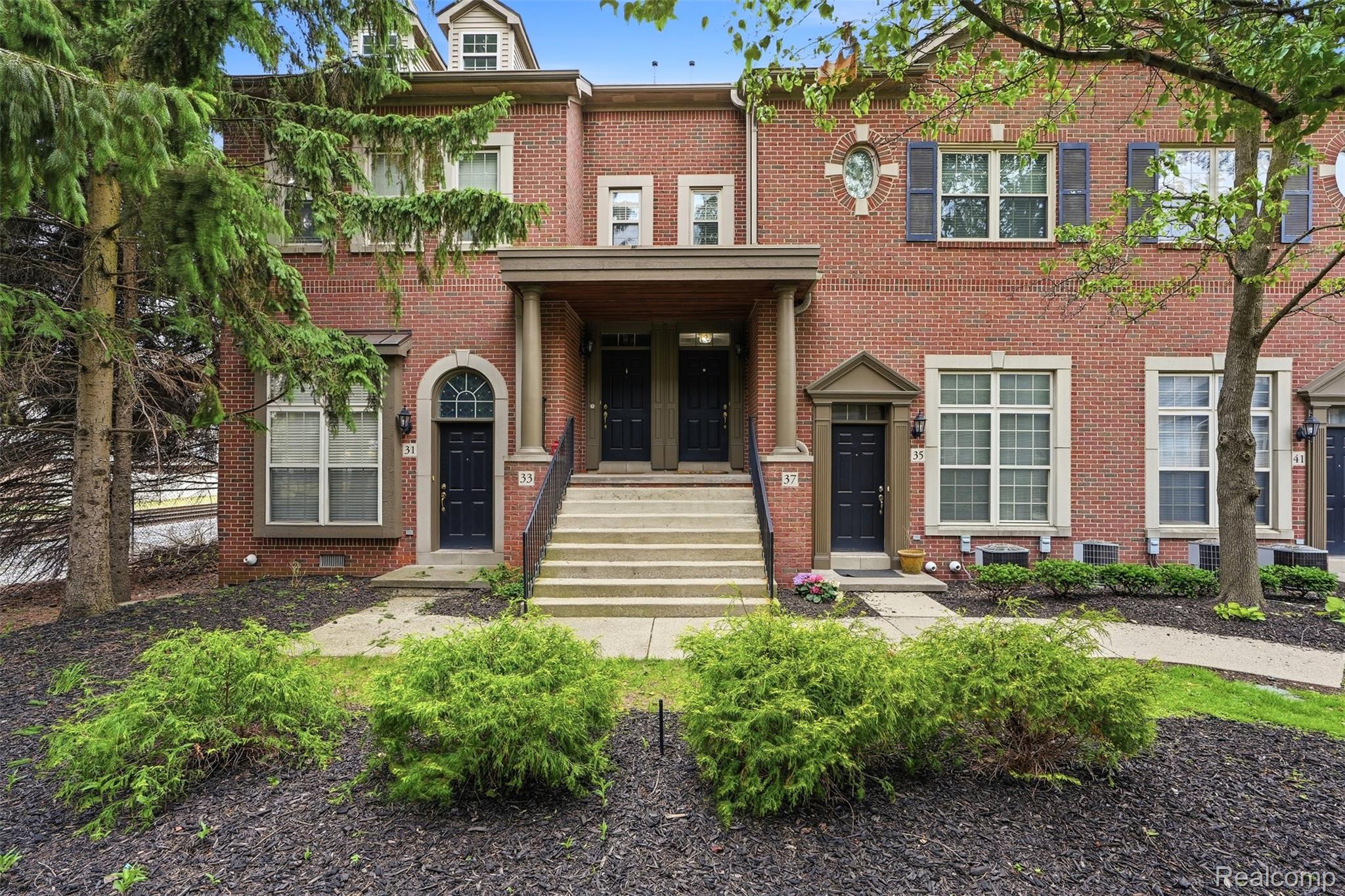 37 W Village Lane — photo