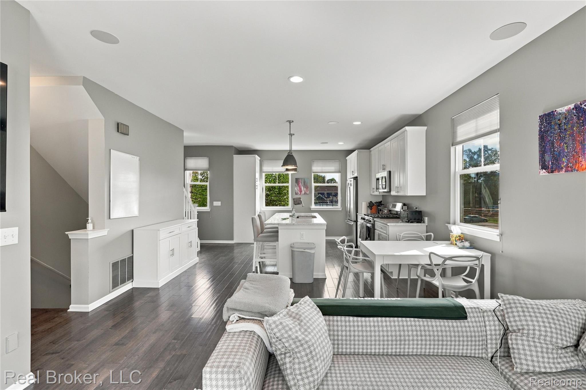 1031 N Sherman Drive Unit D — photo