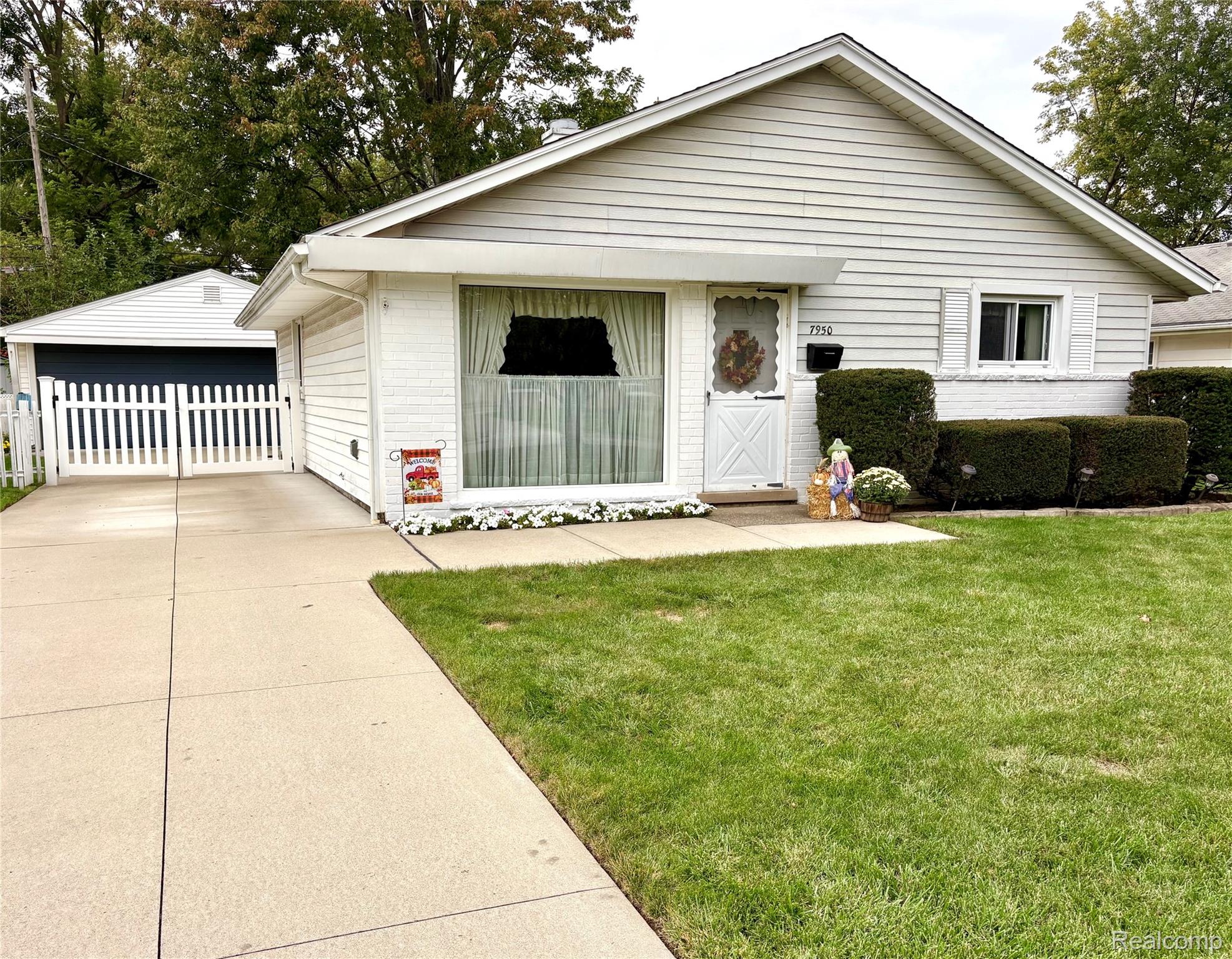 7950 Clippert Street — photo