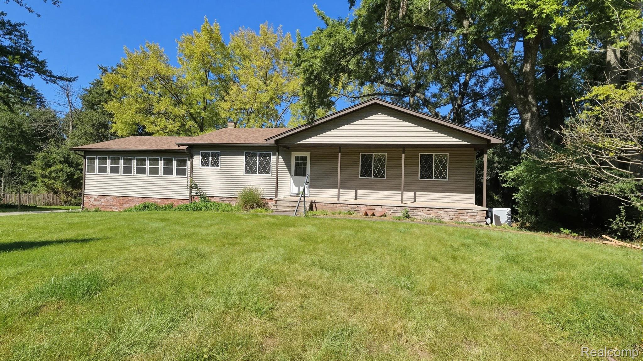 10026 Stinchfield Woods Road — photo