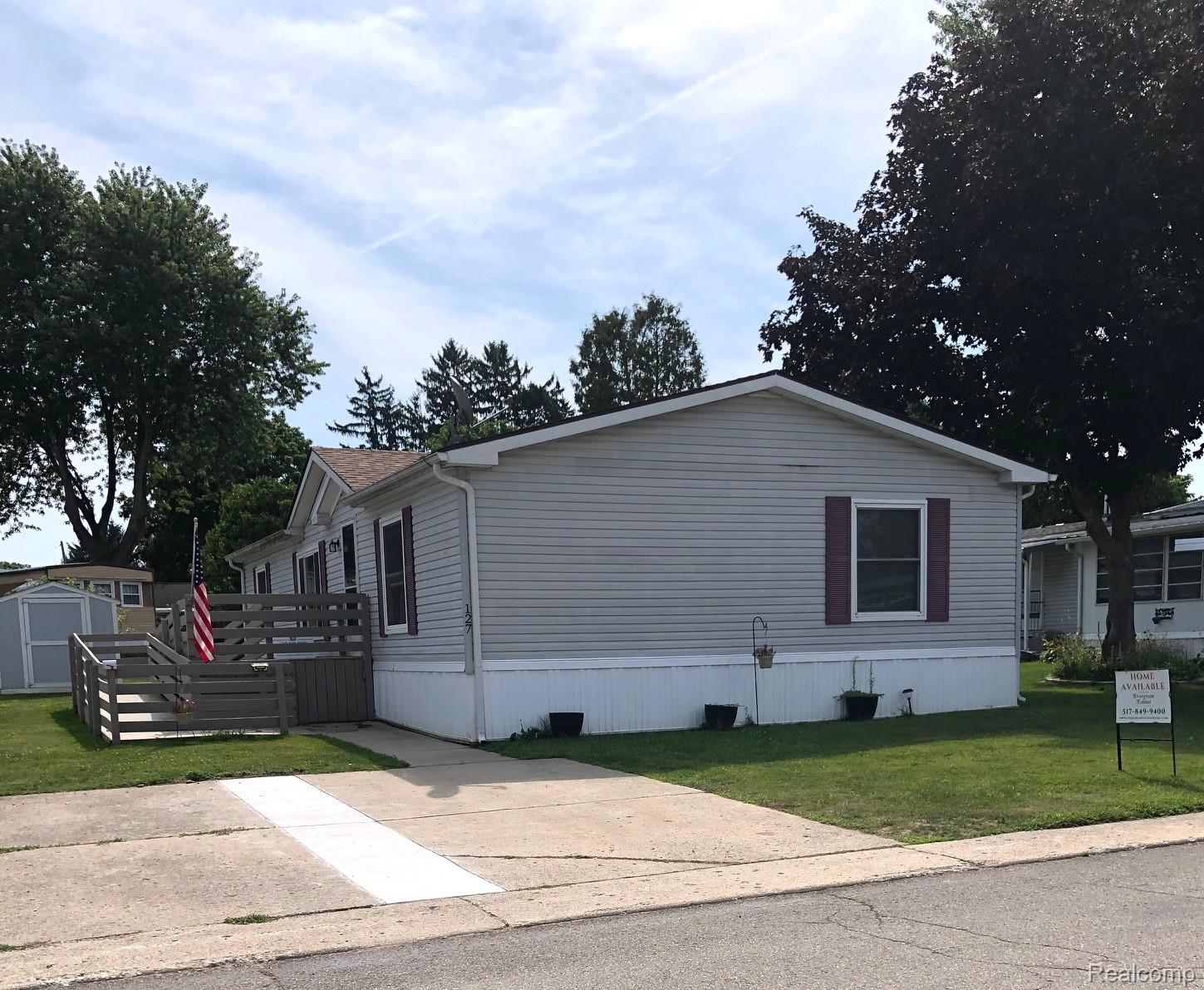 127 Pine Drive — photo