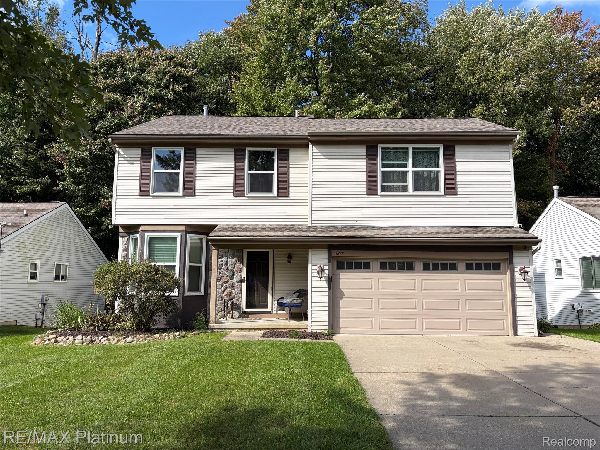 1607 Andover Boulevard — photo