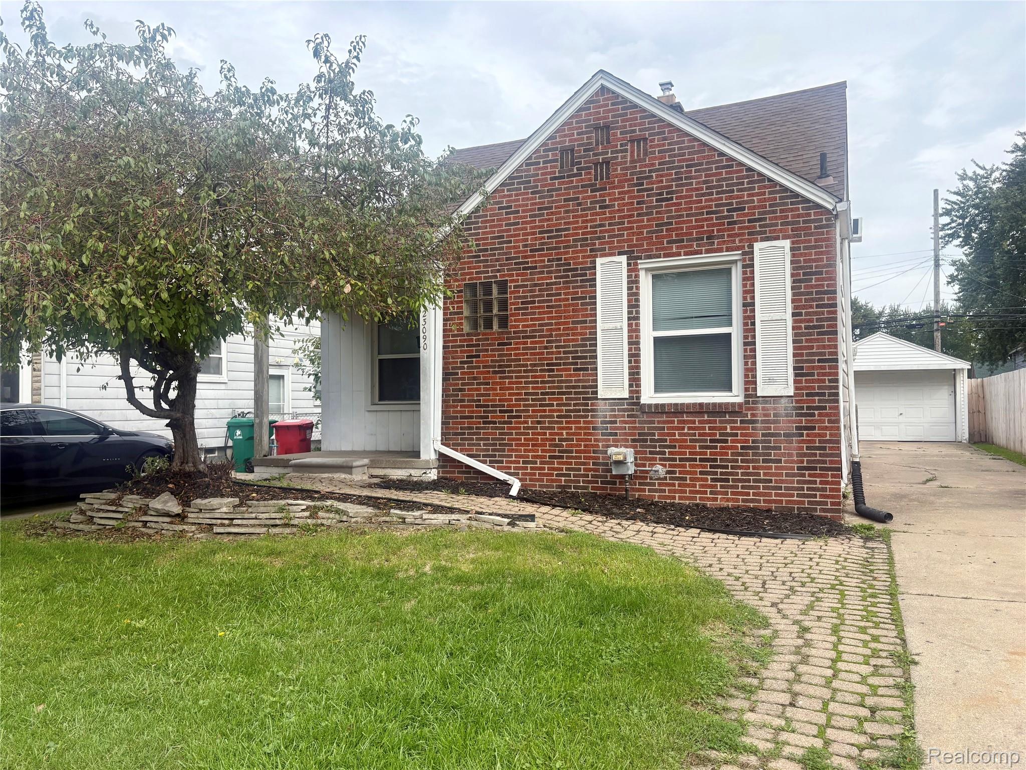 23090 Normandy Avenue — photo