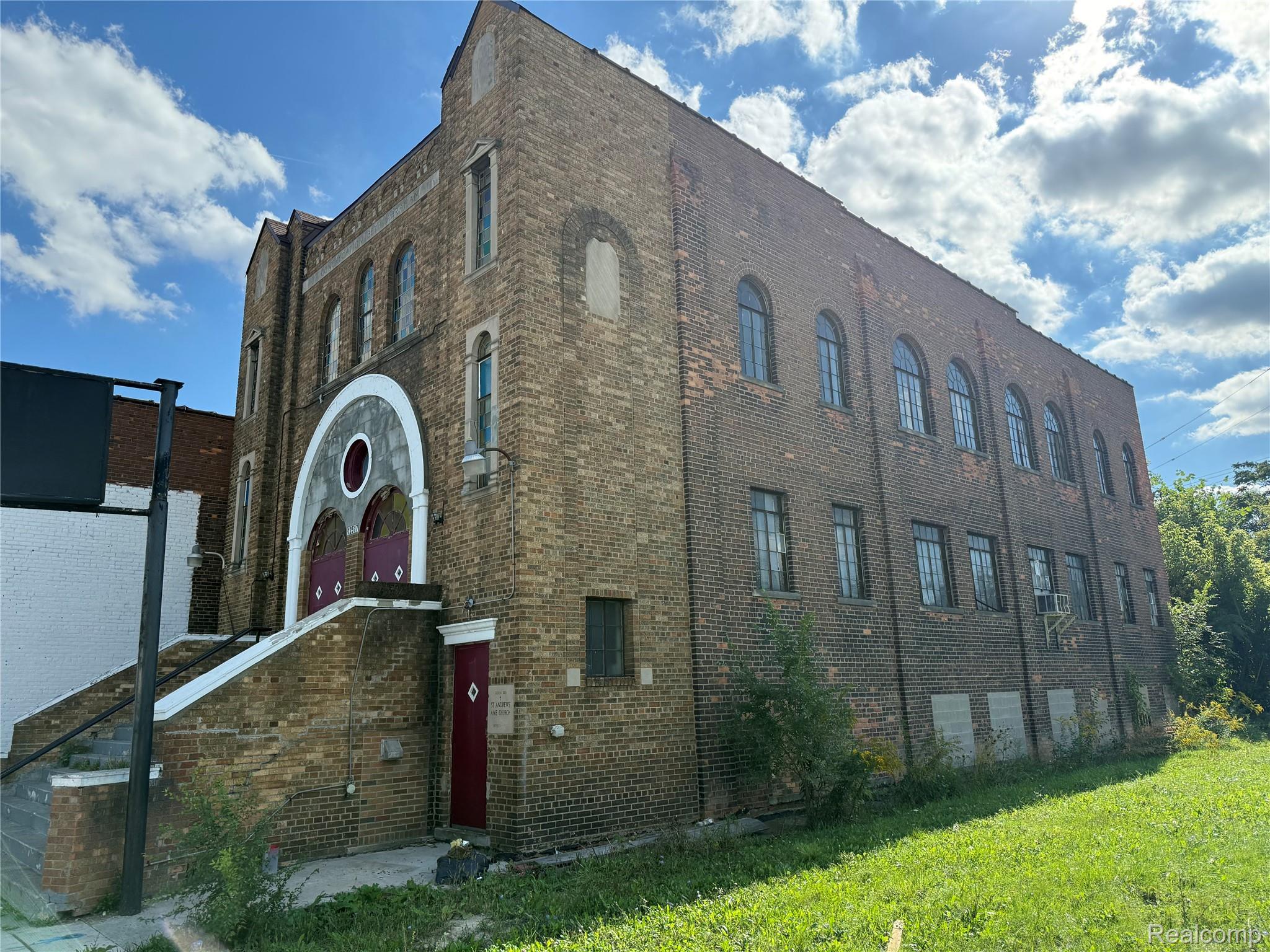 12517 Linwood Street — photo