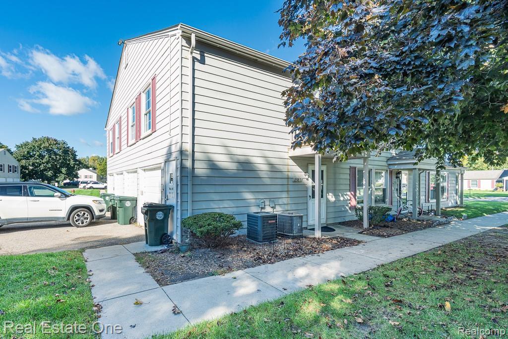2987 Maplewood Court Unit D — photo