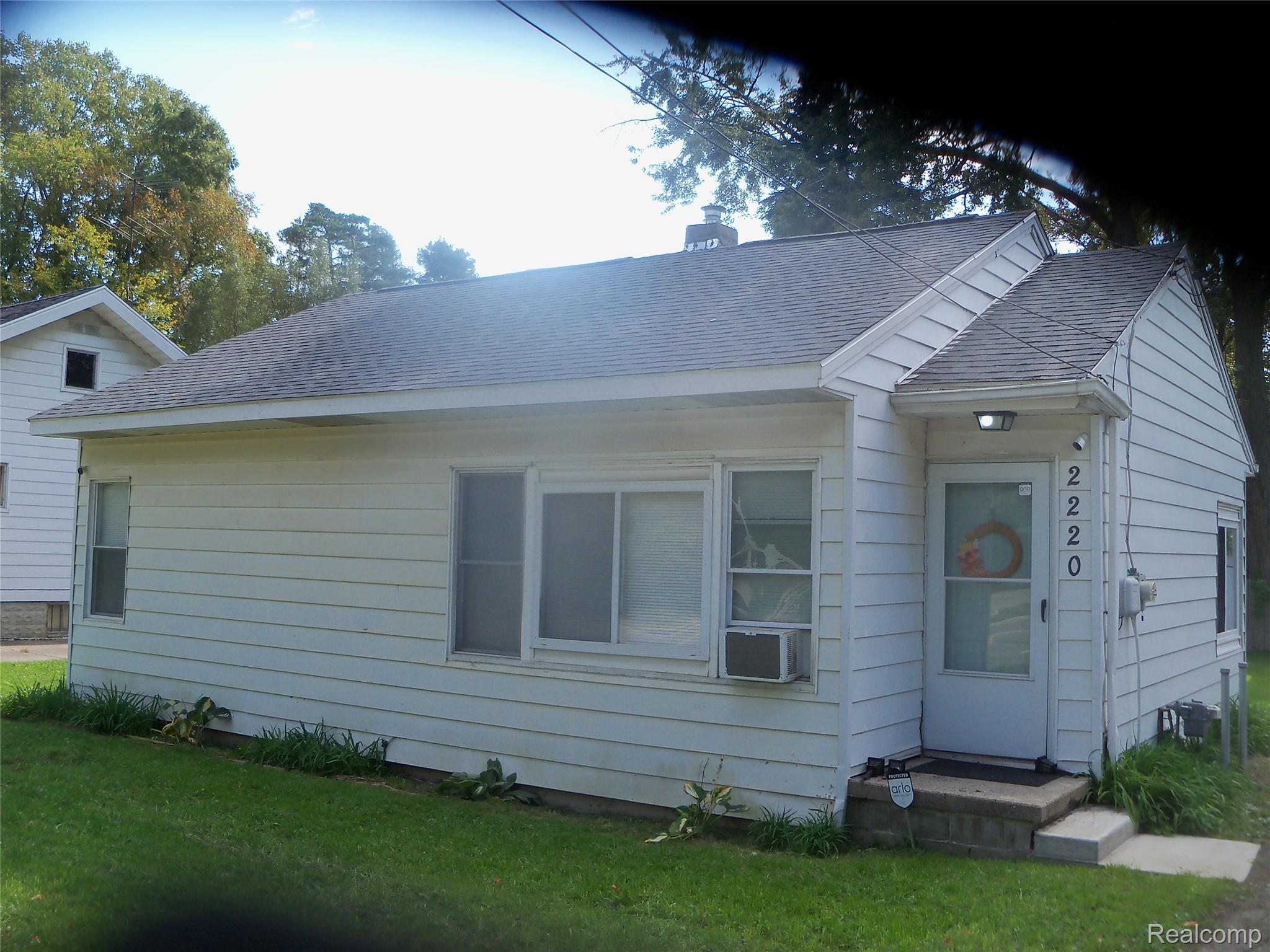 2220 E Bristol Road — photo