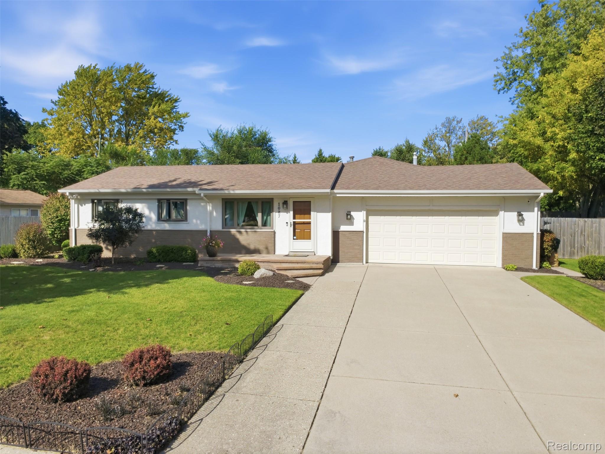 1087 Collingwood Drive — photo