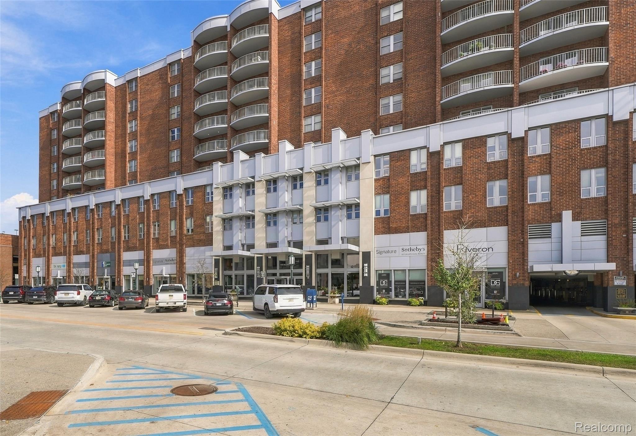 411 S Old Woodward Ave #813 — photo