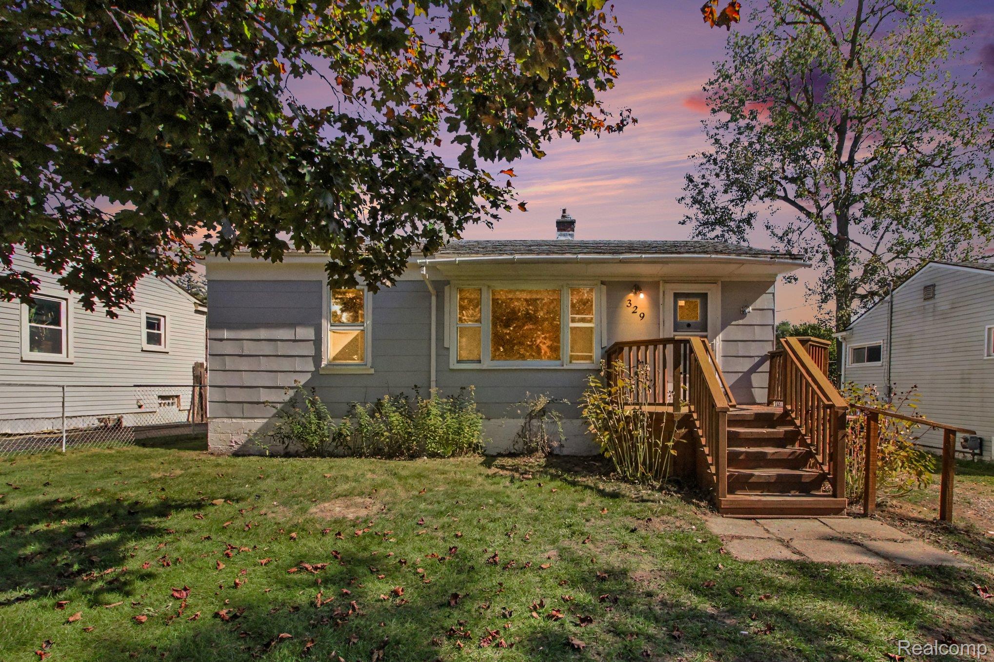 329 Clayburn Boulevard — photo