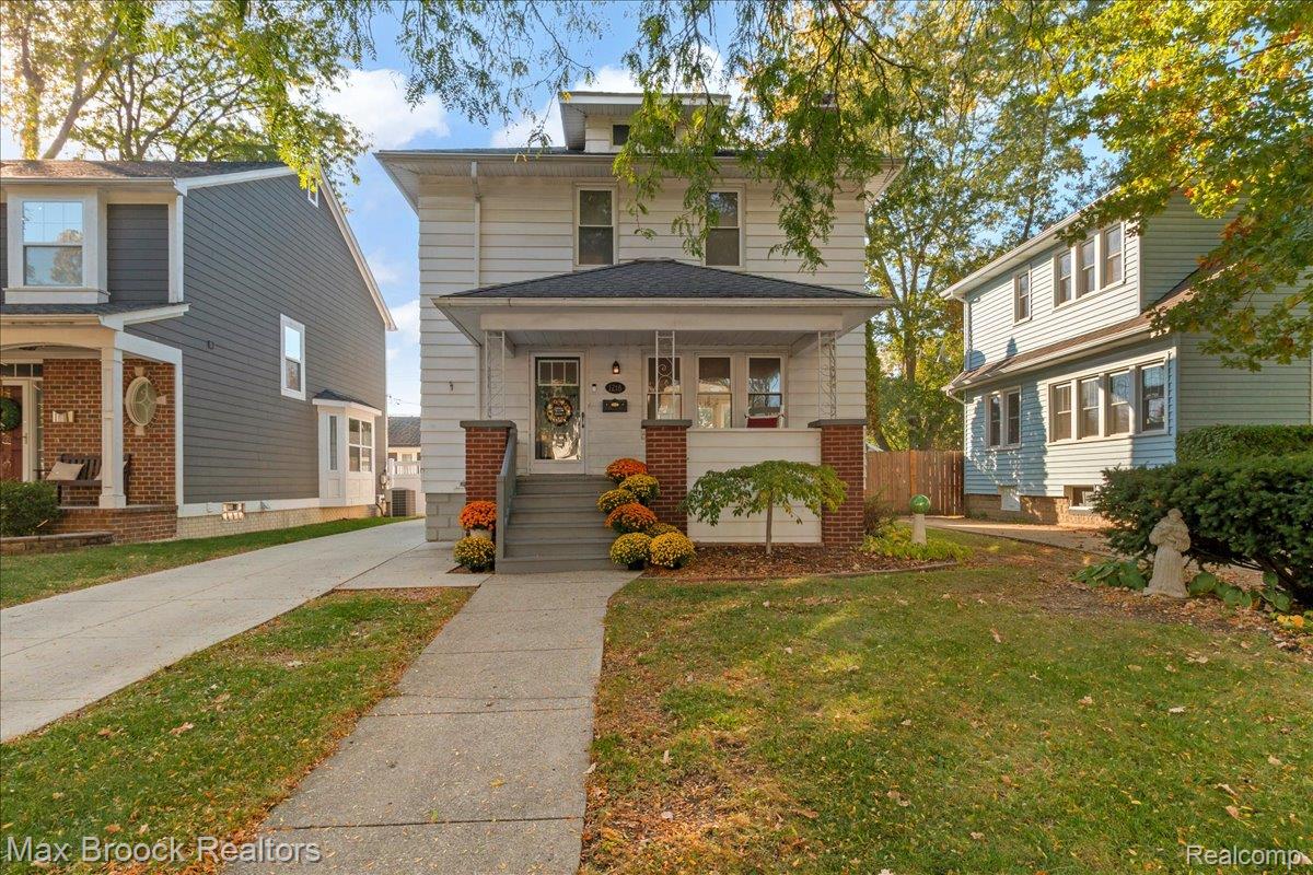1218 Longfellow Avenue — photo
