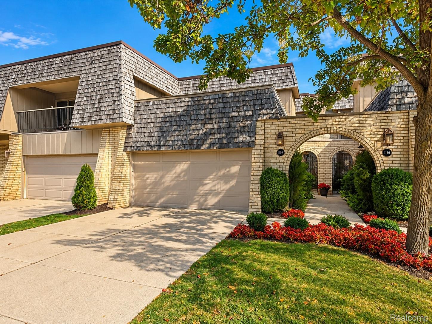 1188 Oakwood Court — photo