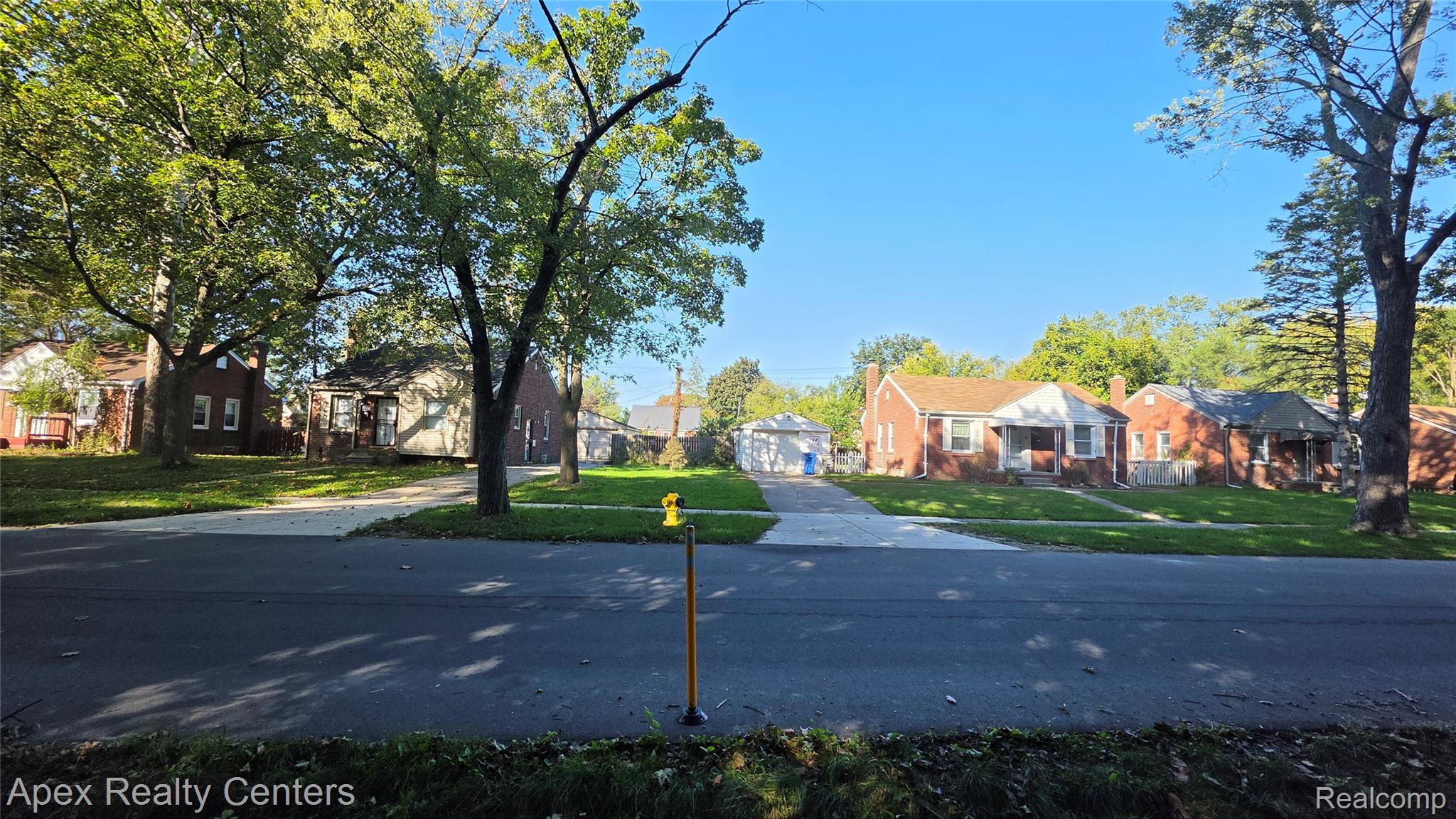 1172-1148 Blackstone Street — photo