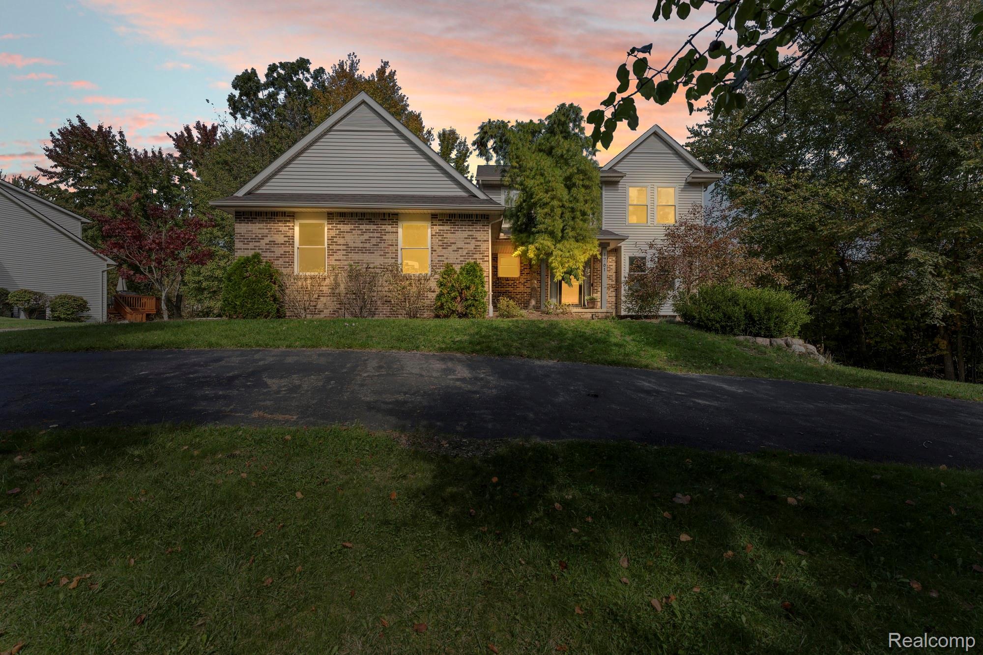 1761 Spruce Dr — photo
