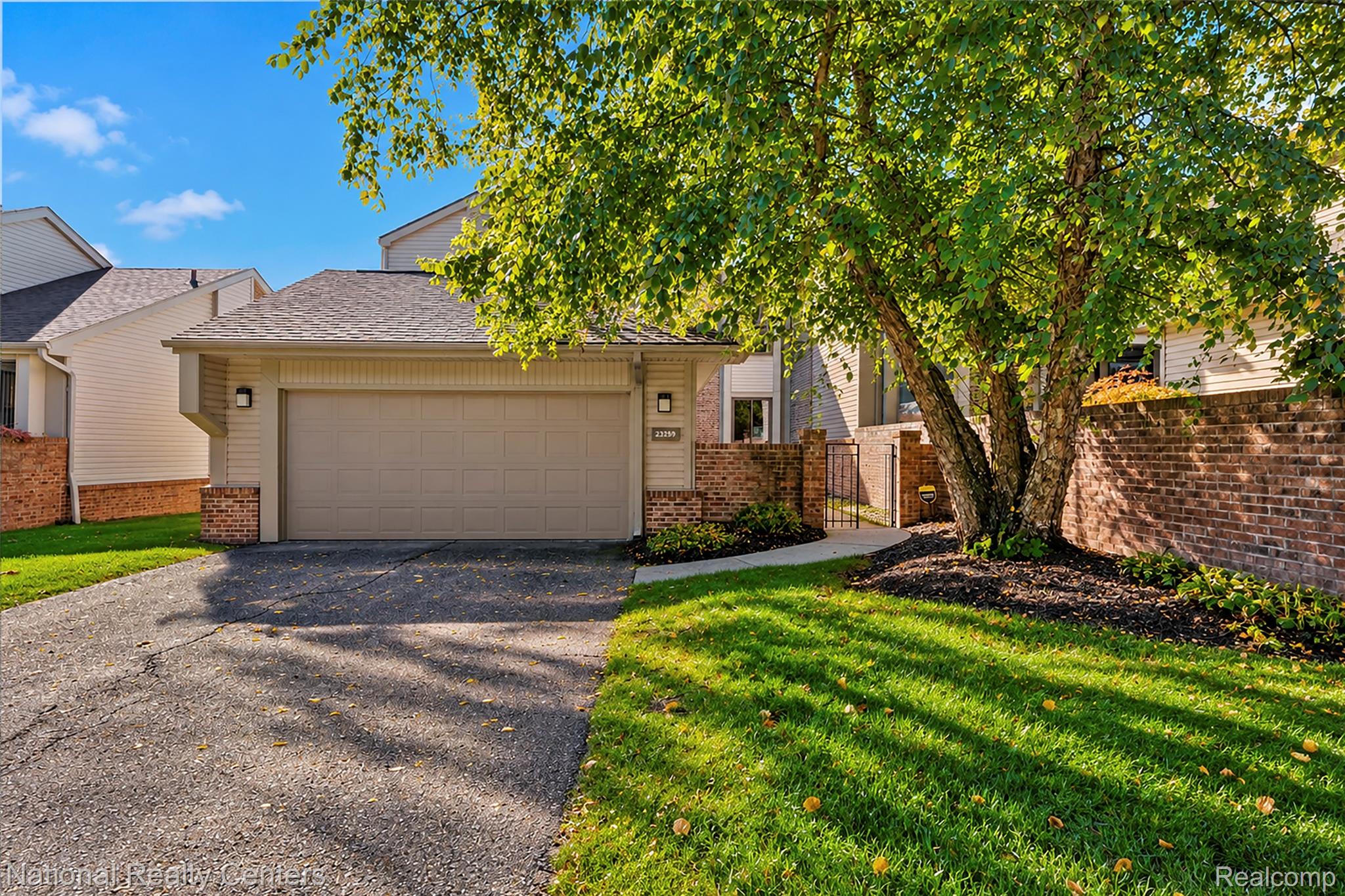 23289 N Chanticleer Dr — photo