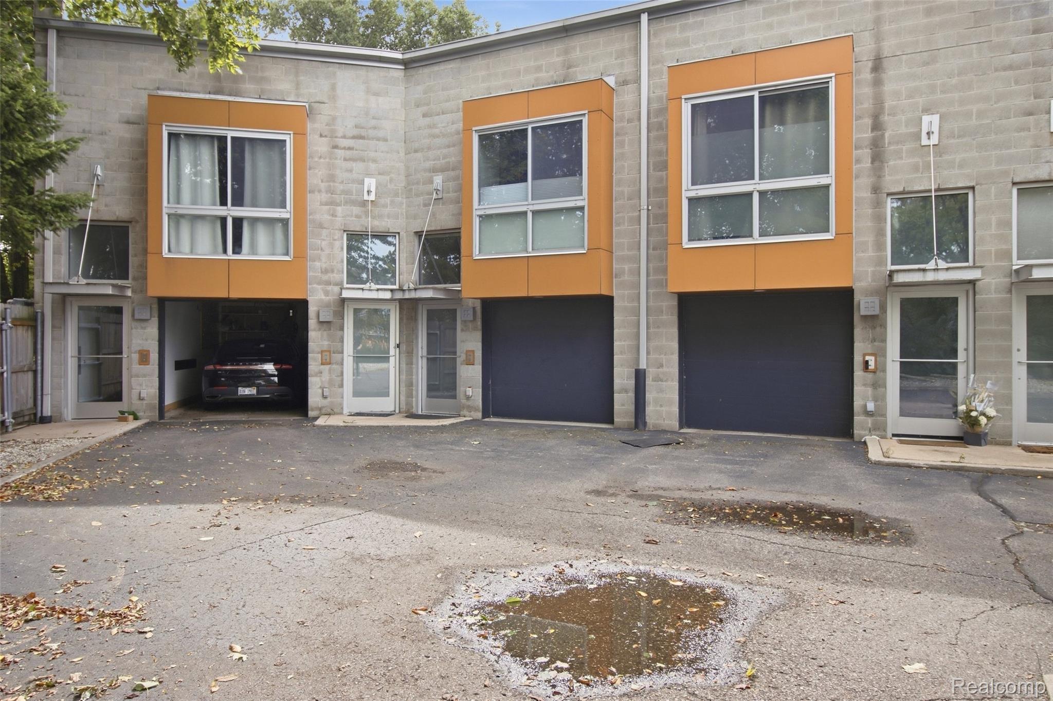 440 E Parent Ave — photo