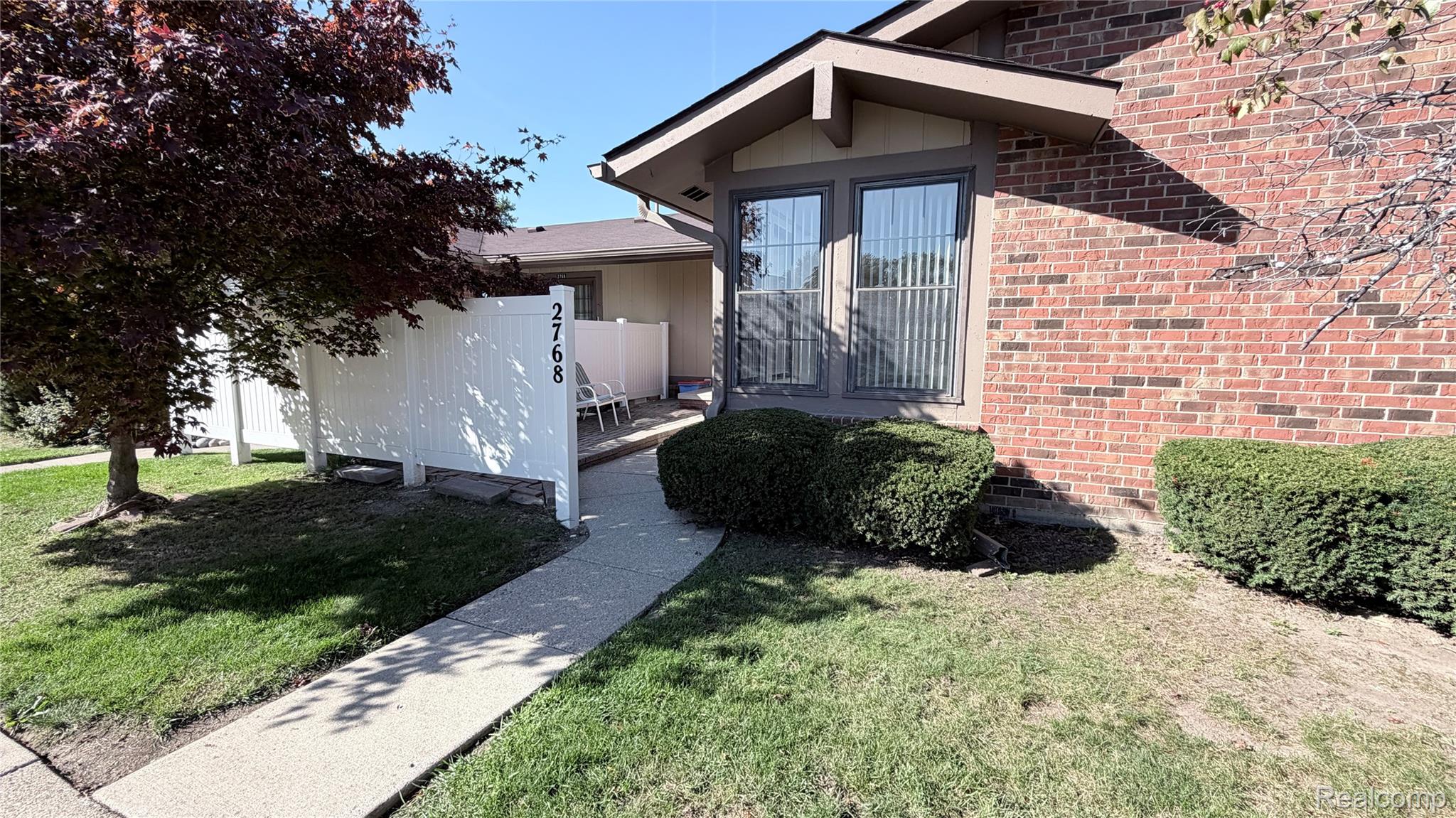 2768 Roundtree Dr — photo