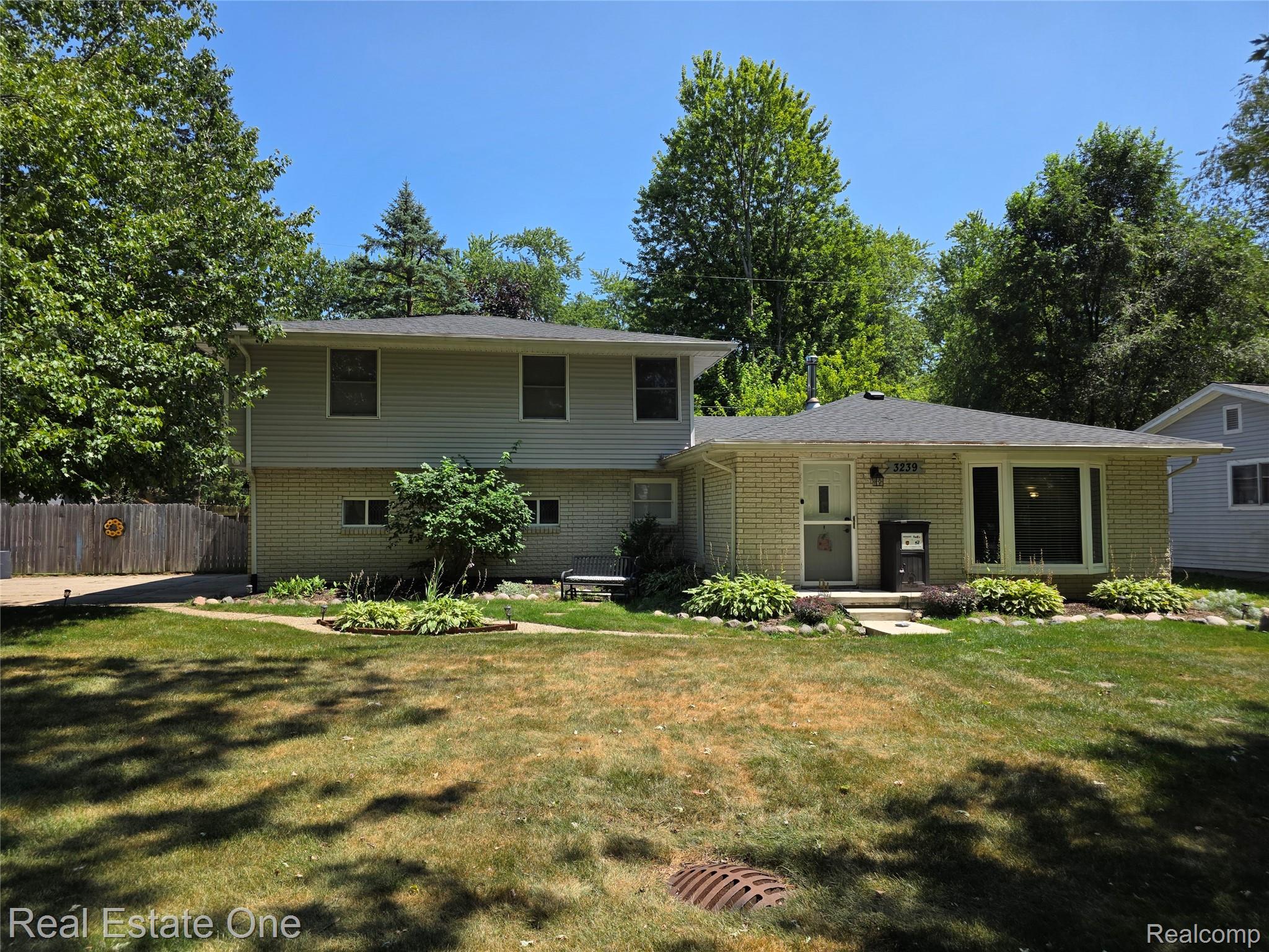 3239 Fox Blvd — photo