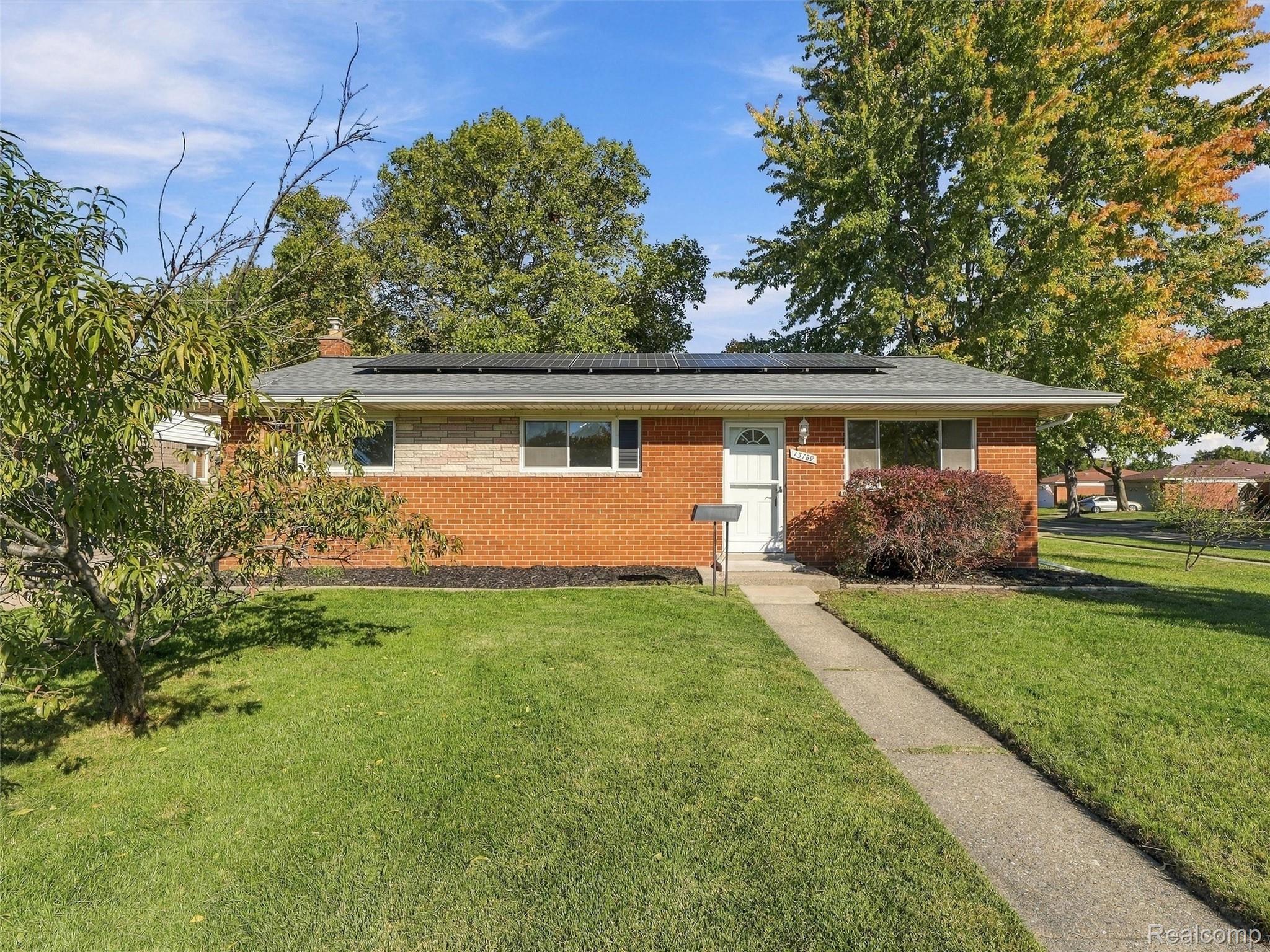 13789 Iowa Dr — photo