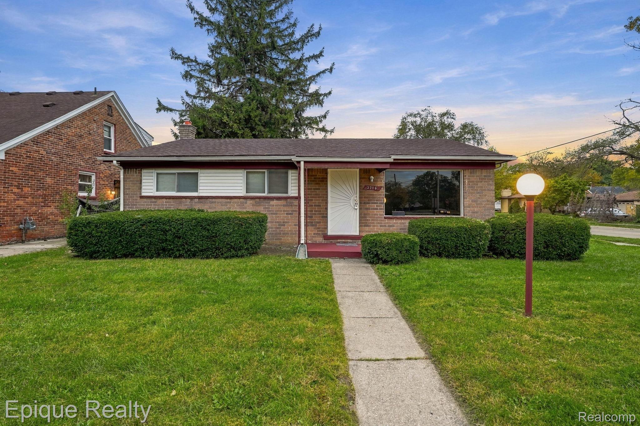 3716 S Spring Hill Ave — photo