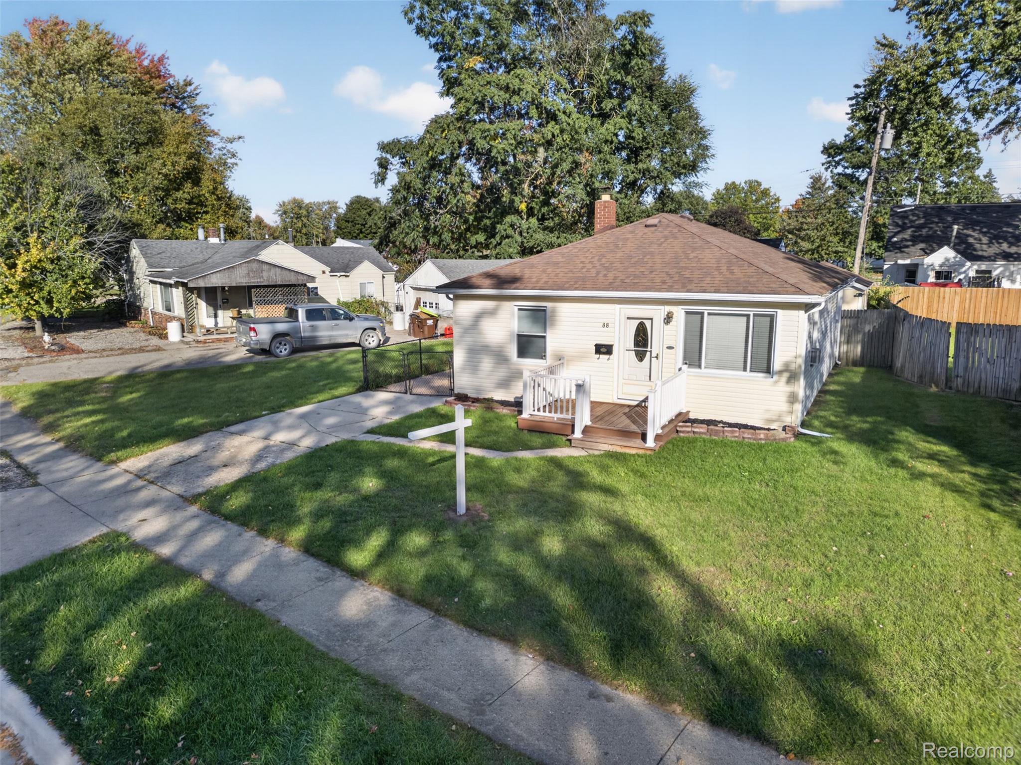88 Potter Dr — photo