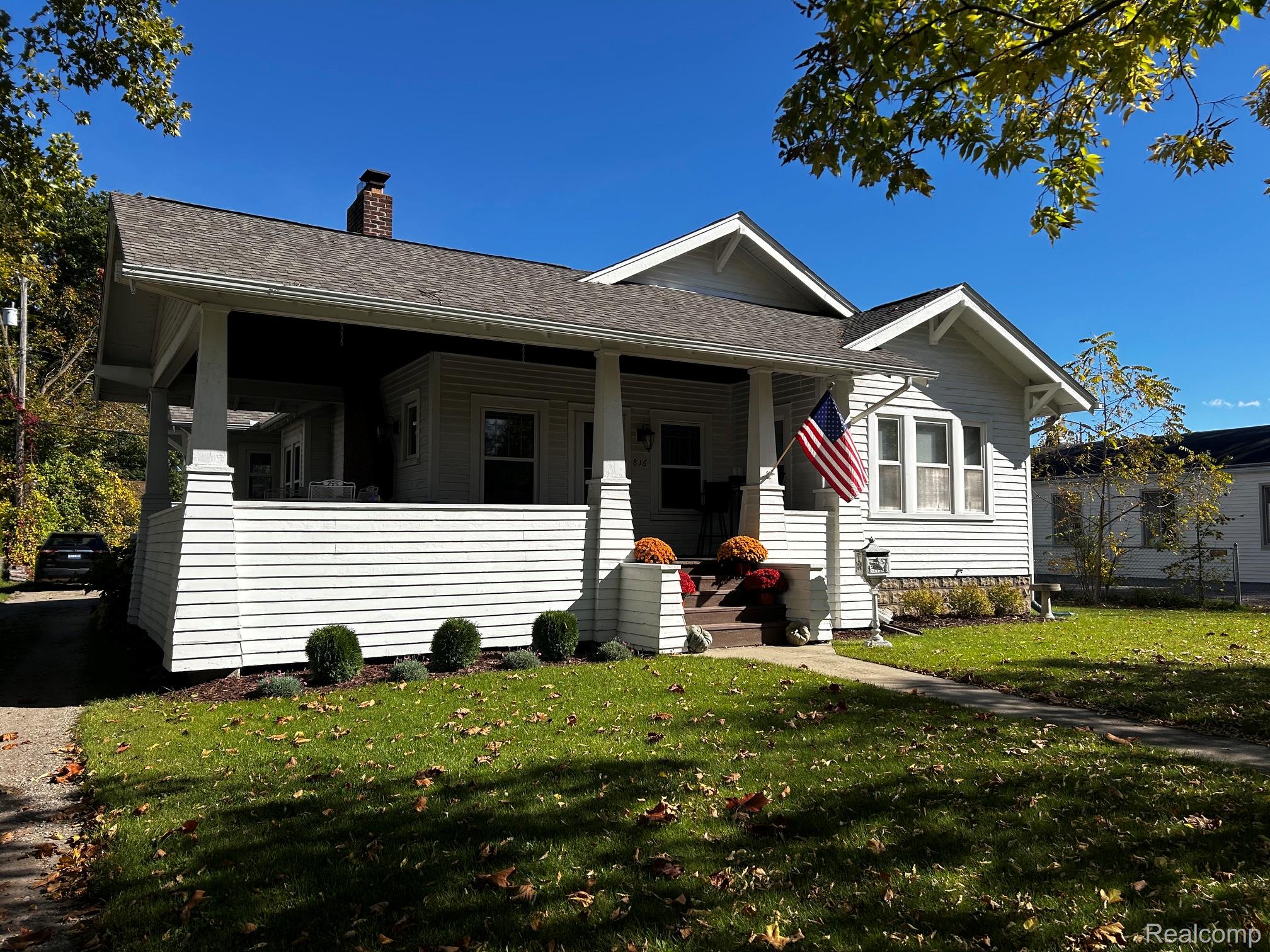 816 E Grand River Ave — photo