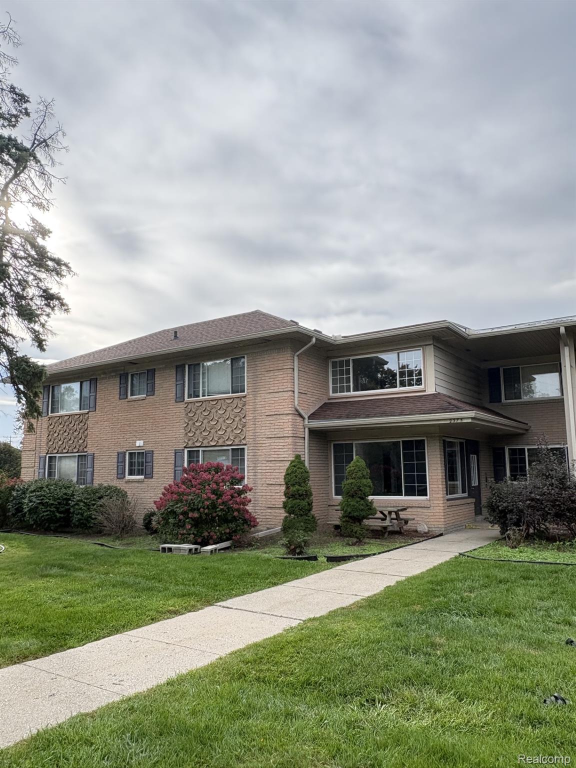 2375 Walton Blvd — photo