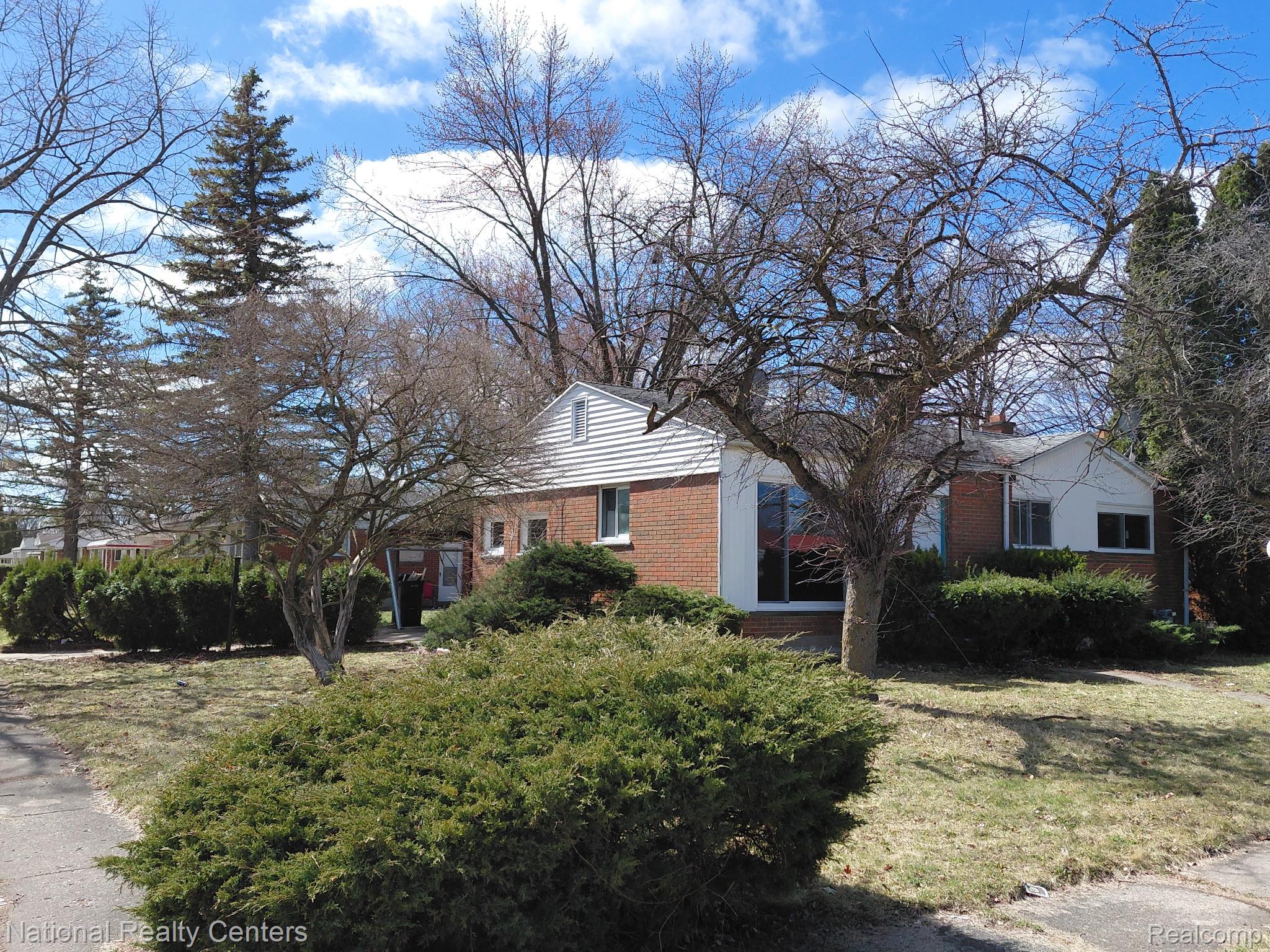 1801 W Hobson Ave — photo
