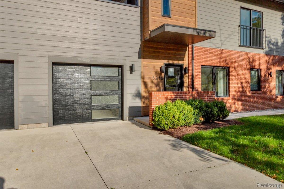 5216 Avery St #9 — photo