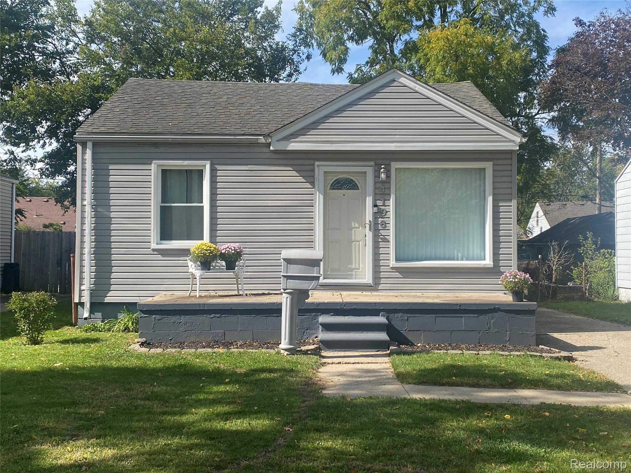 4196 Gloria St — photo