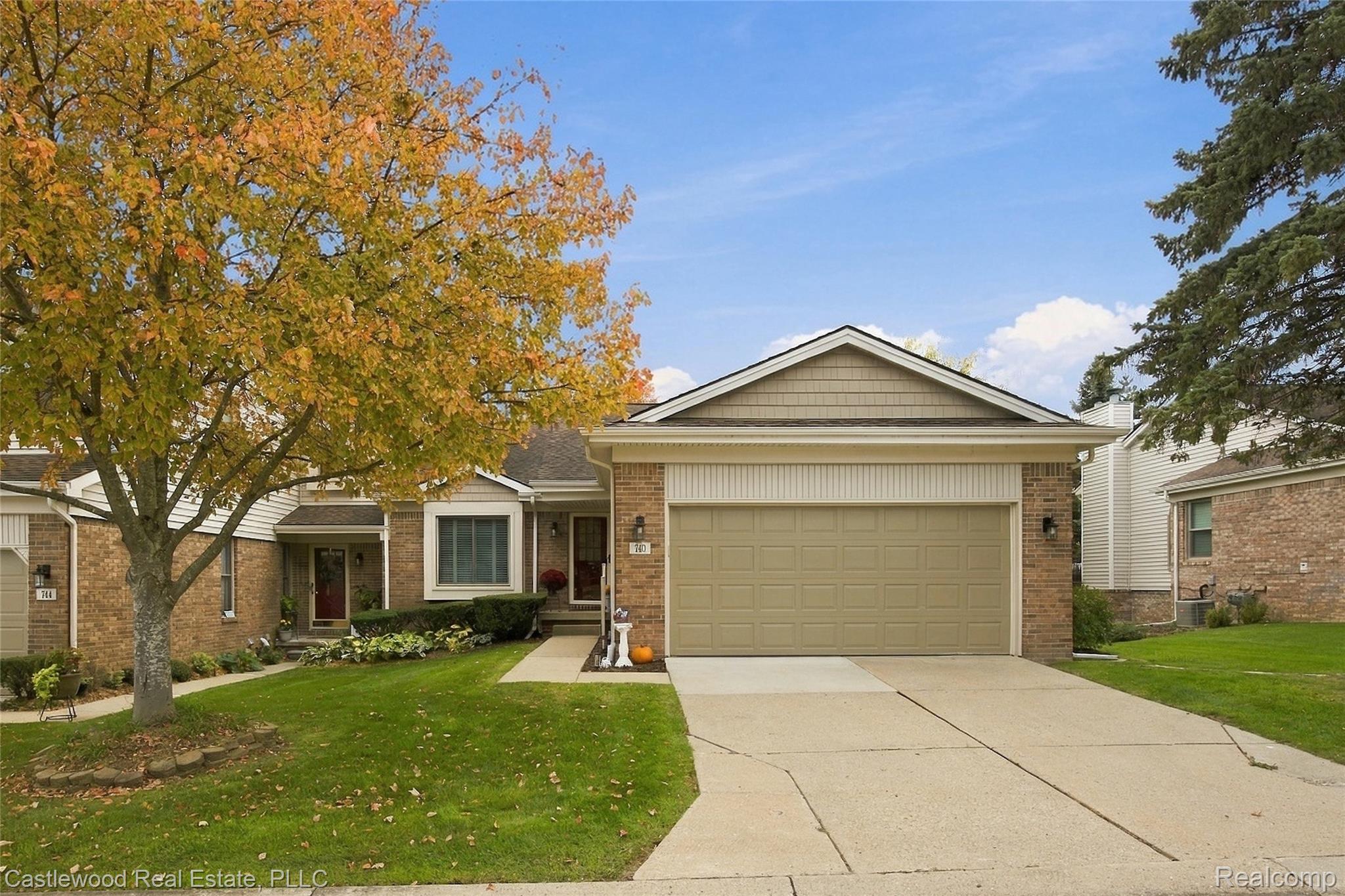 740 Ridgeside Dr — photo