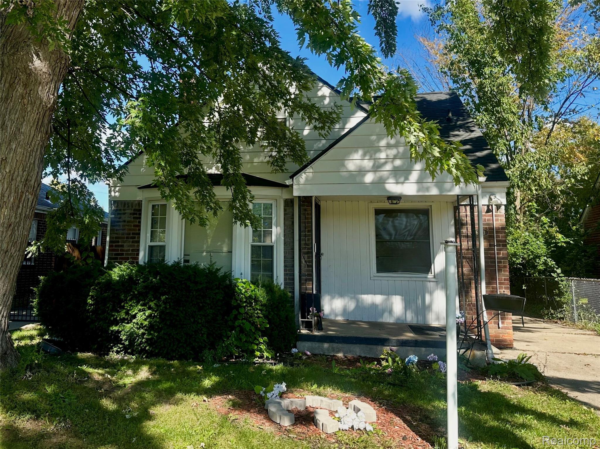 16293 Edmore Dr — photo