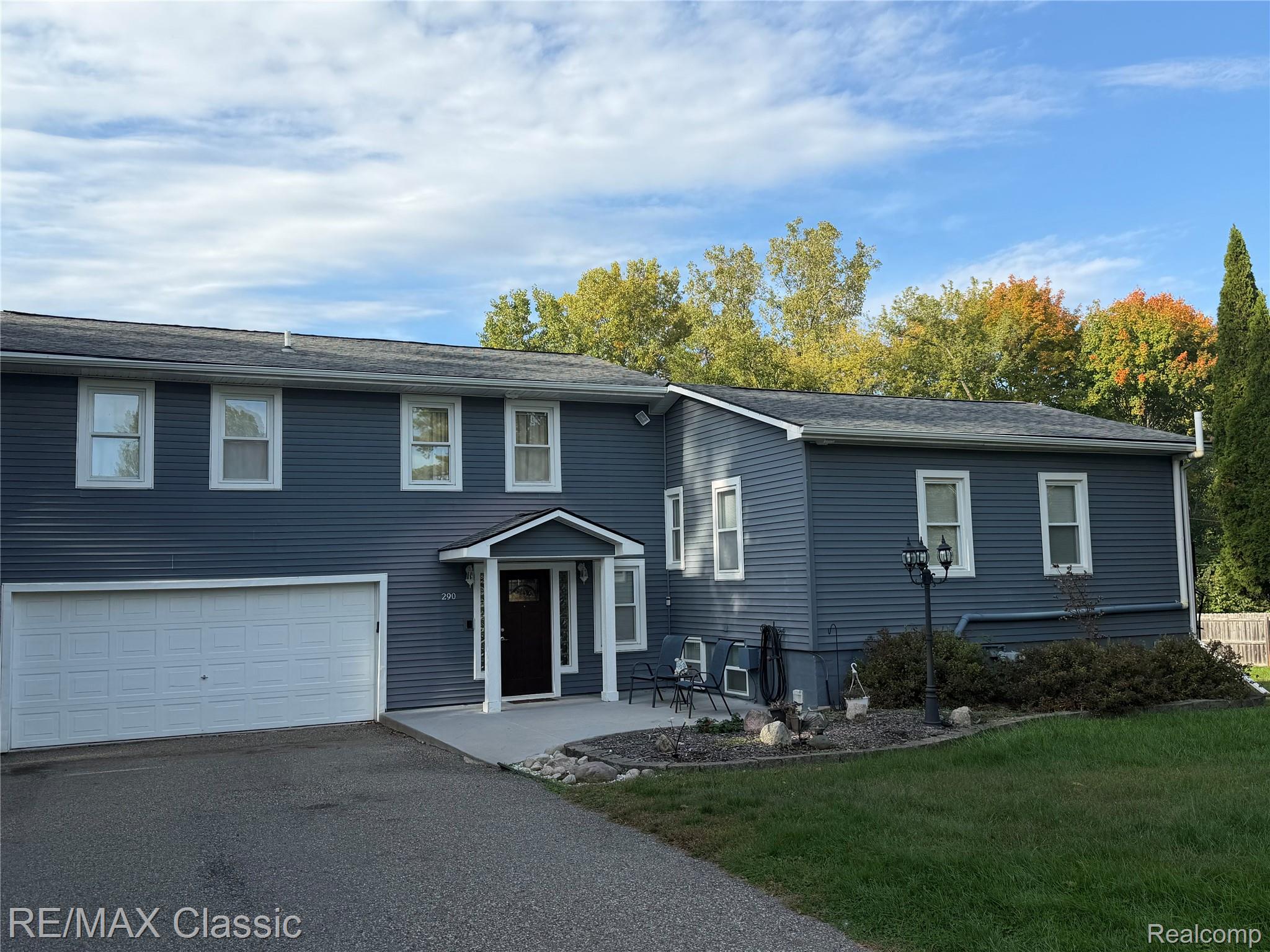 290 Shamrock Hl — photo